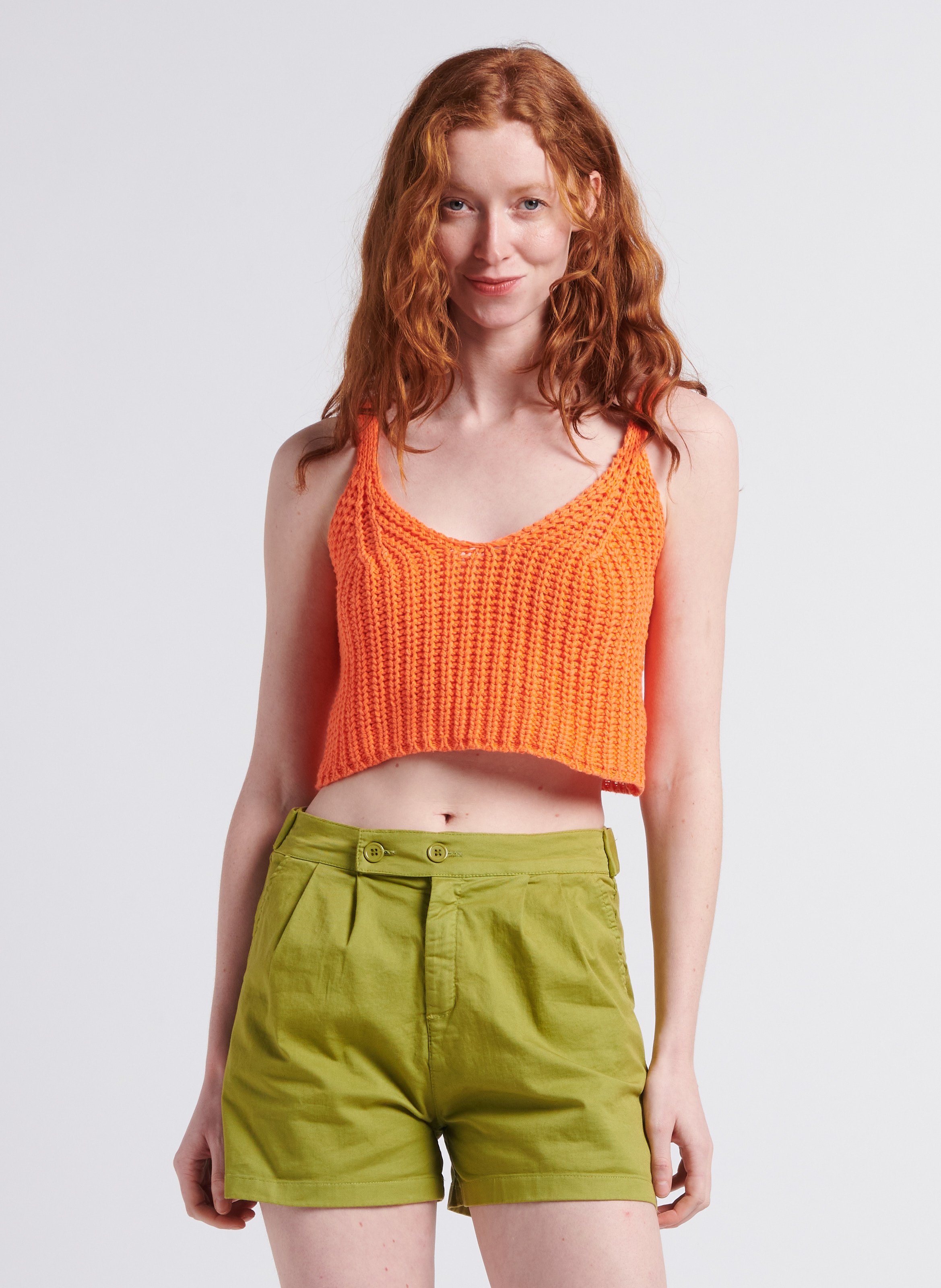 Top court tricot col V en coton mélangé  DR BLOOM