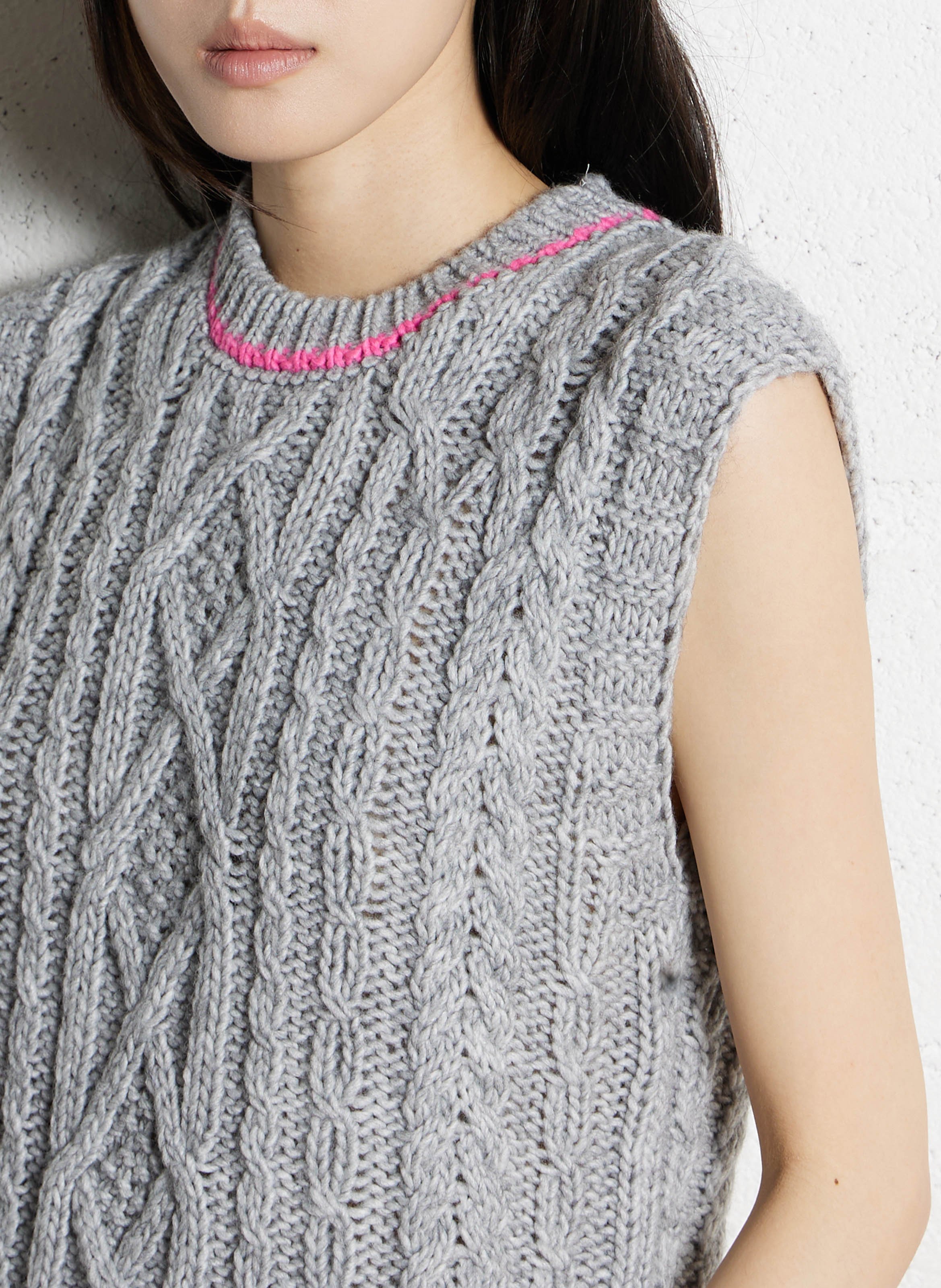 Gerade geschnittener Rundhalspullover Silber