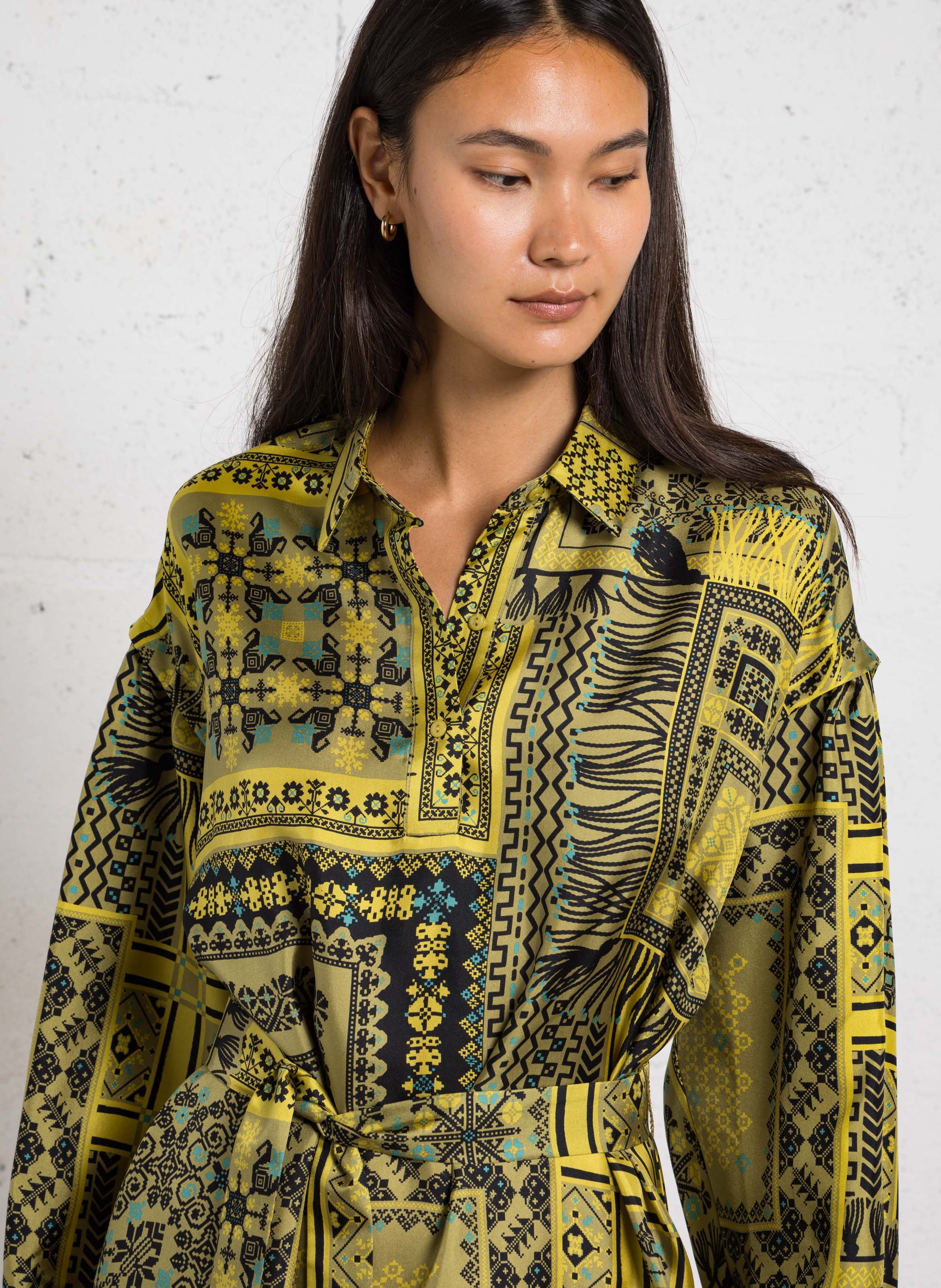 Robe courte col classique en soie imprimée MOMONI Jaune