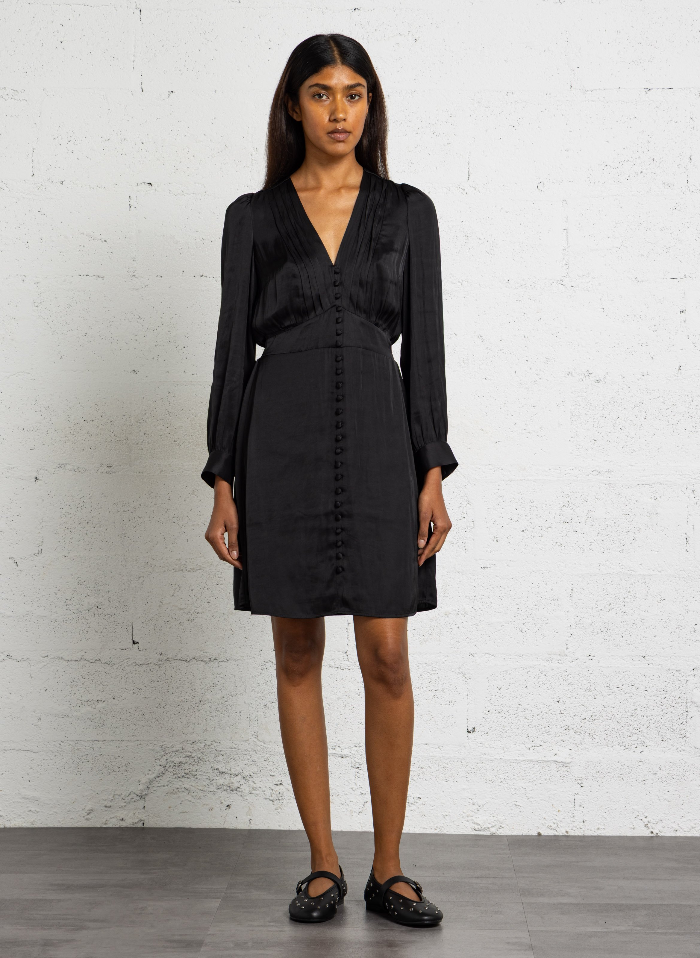 Short satin V-neck dress IKKS Black