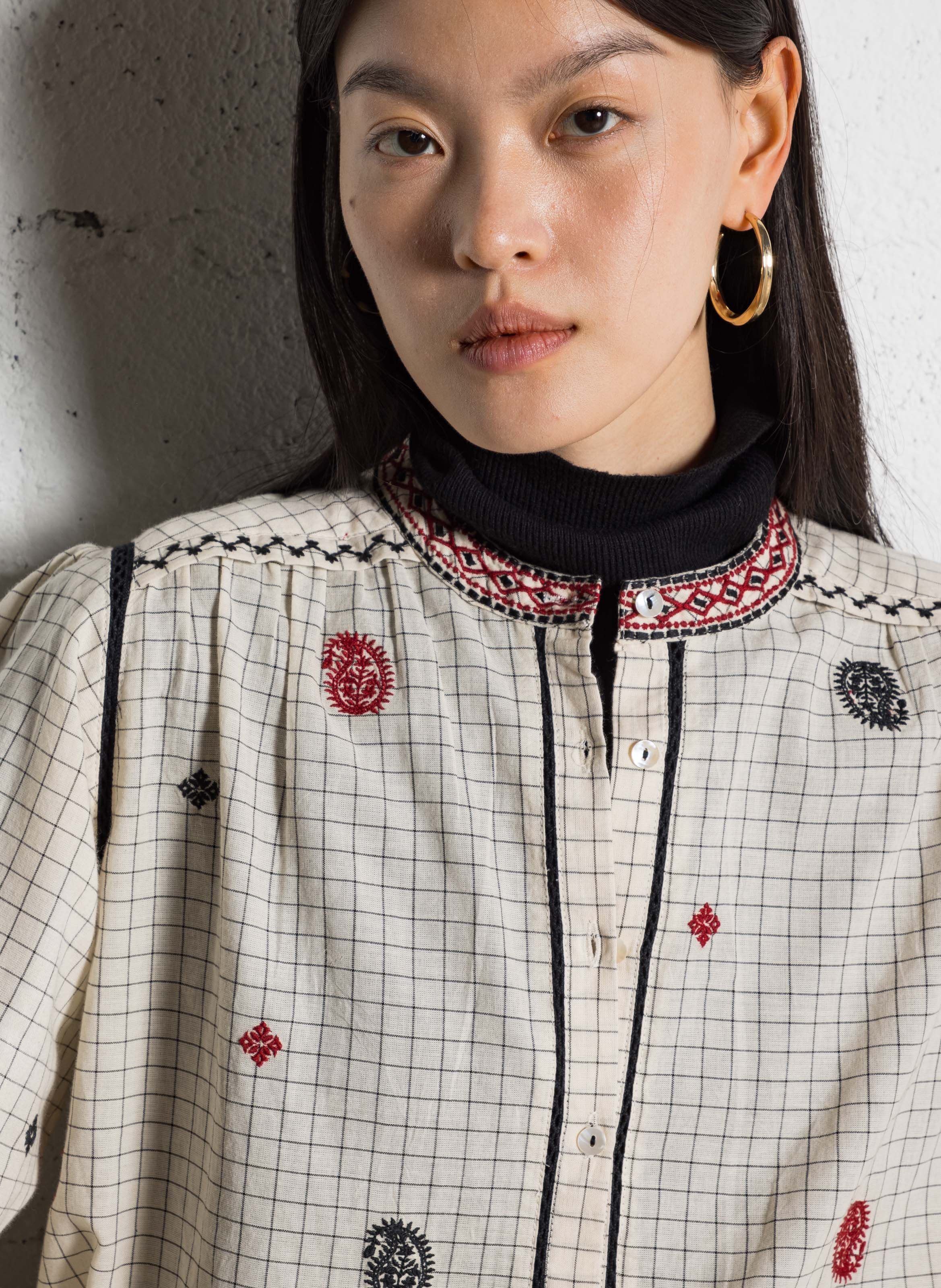 Cotton V-neck short dress with embroidered motifs MAISON HOTEL Beige