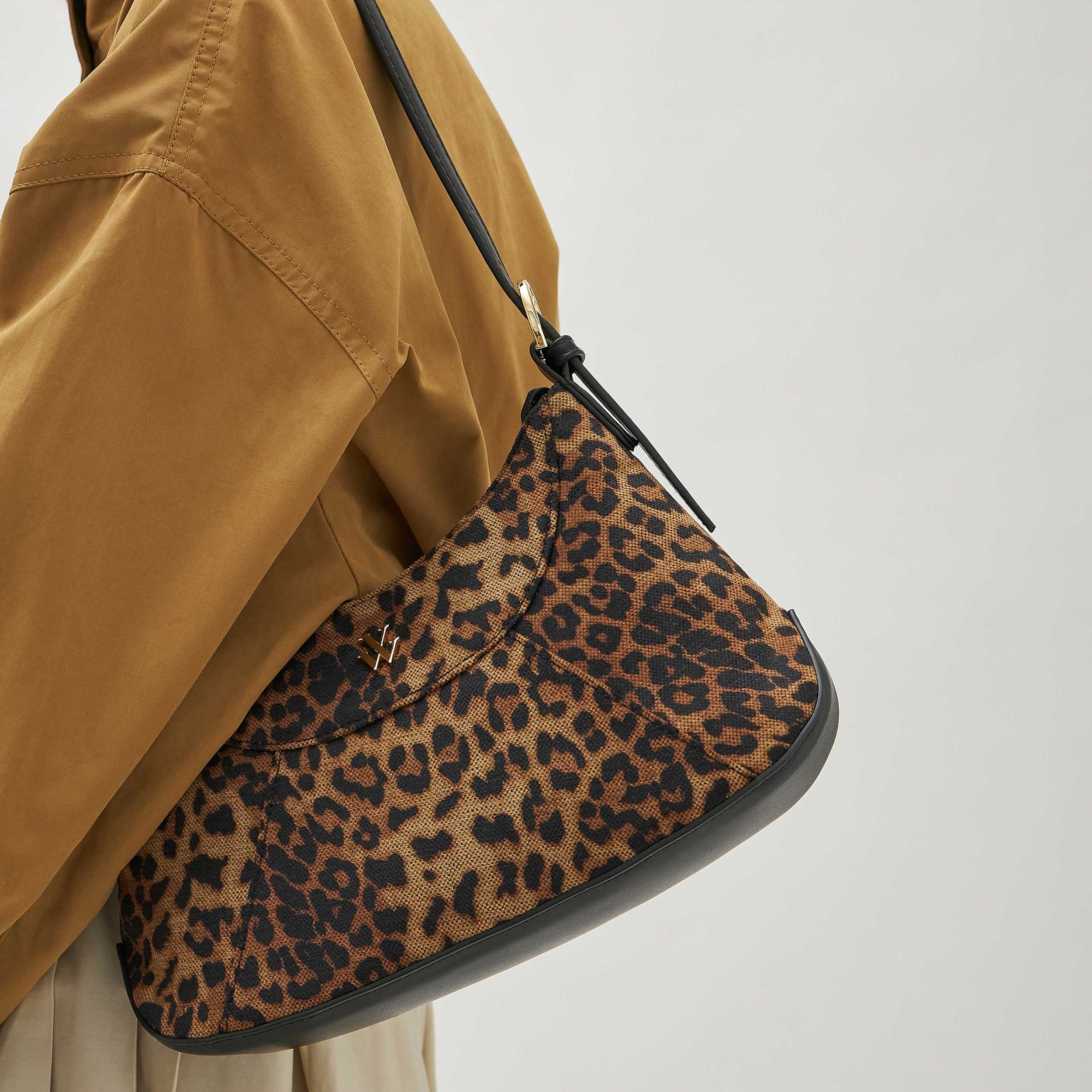Leopard tweed baguette bag VANESSA WU Brown