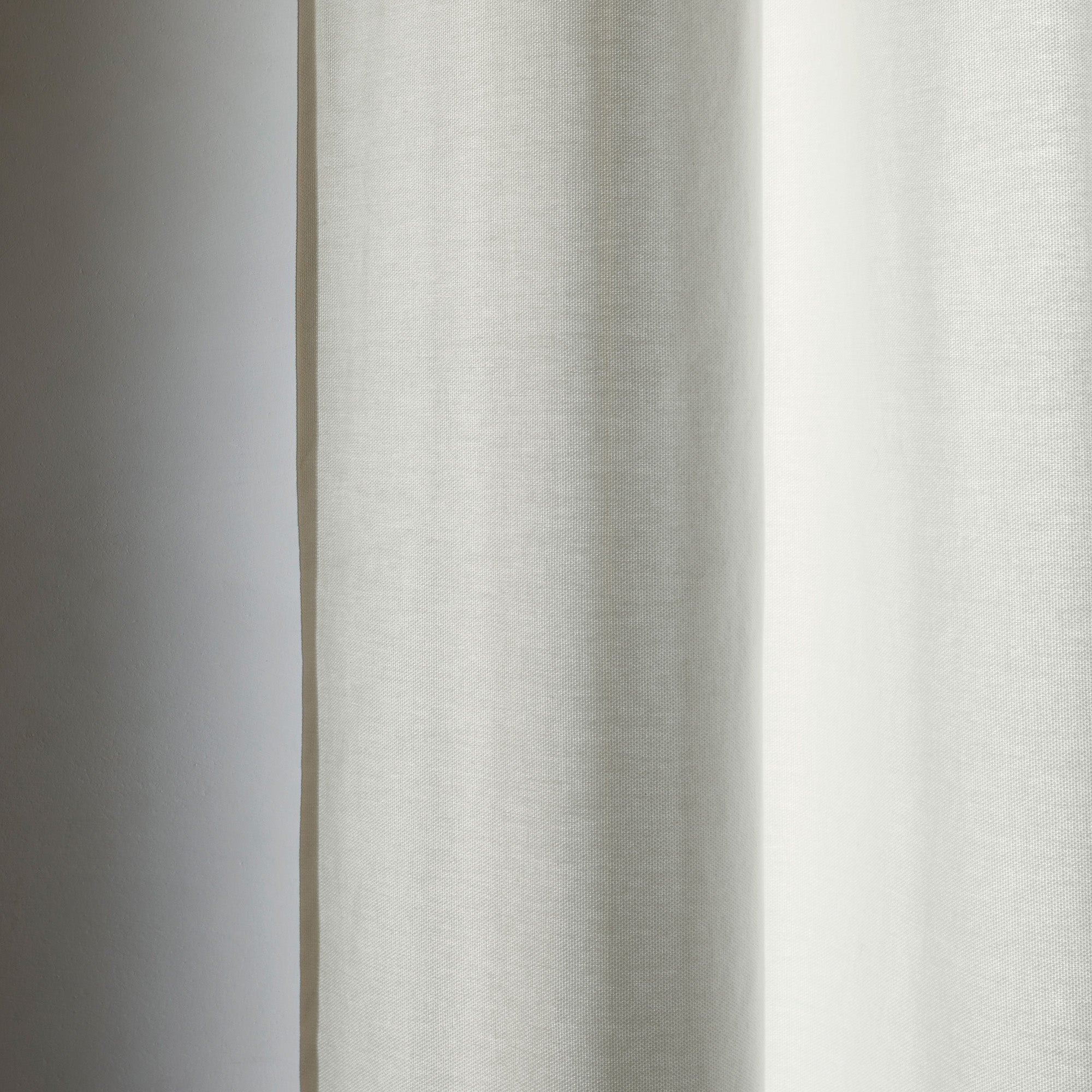 Curtain with eyelets White