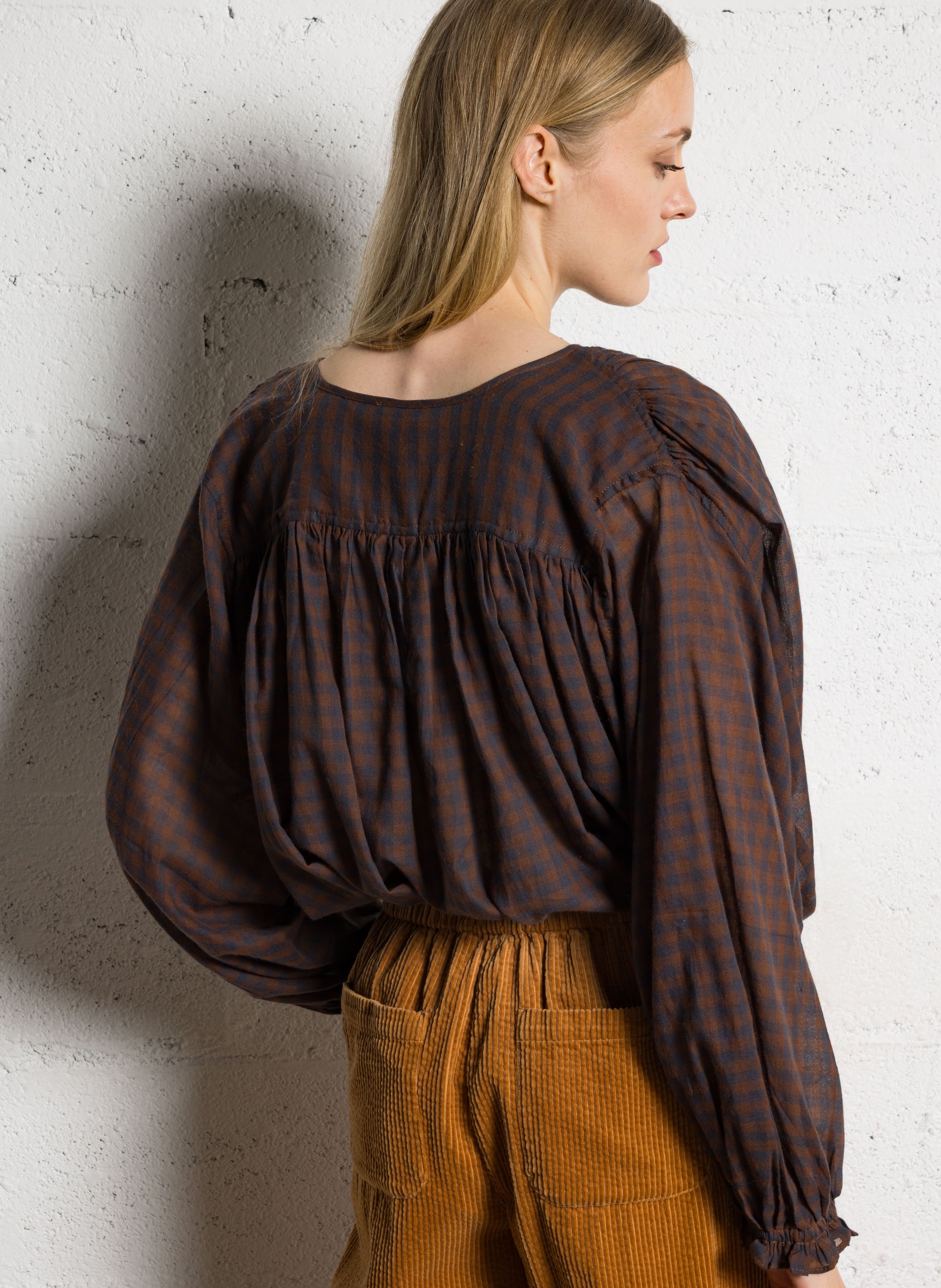 Kurzes Baumwollkleid mit Rundhalsausschnitt JC SOPHIE Braun