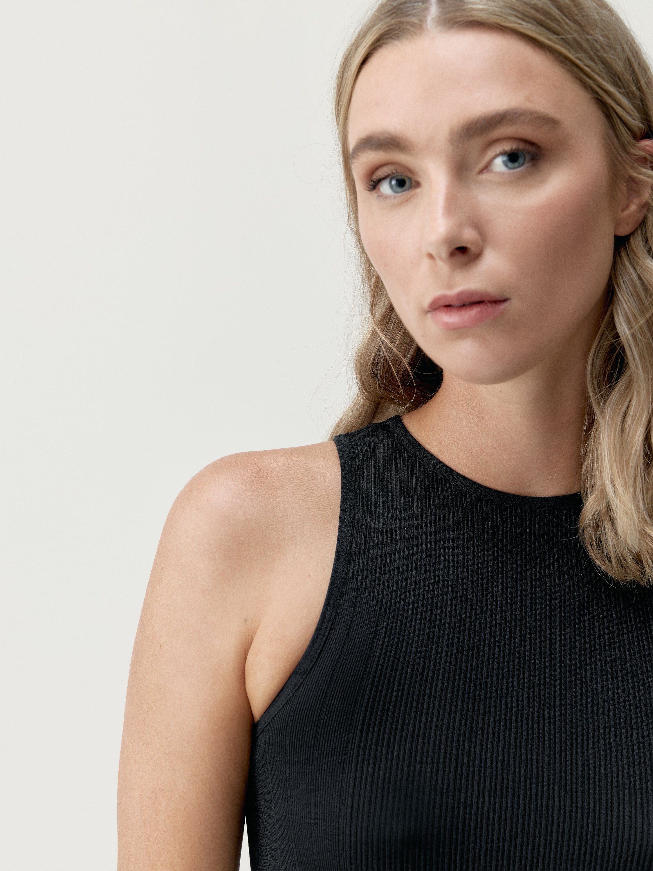 Seamless sports tank top BORN LIVING YOGA Black