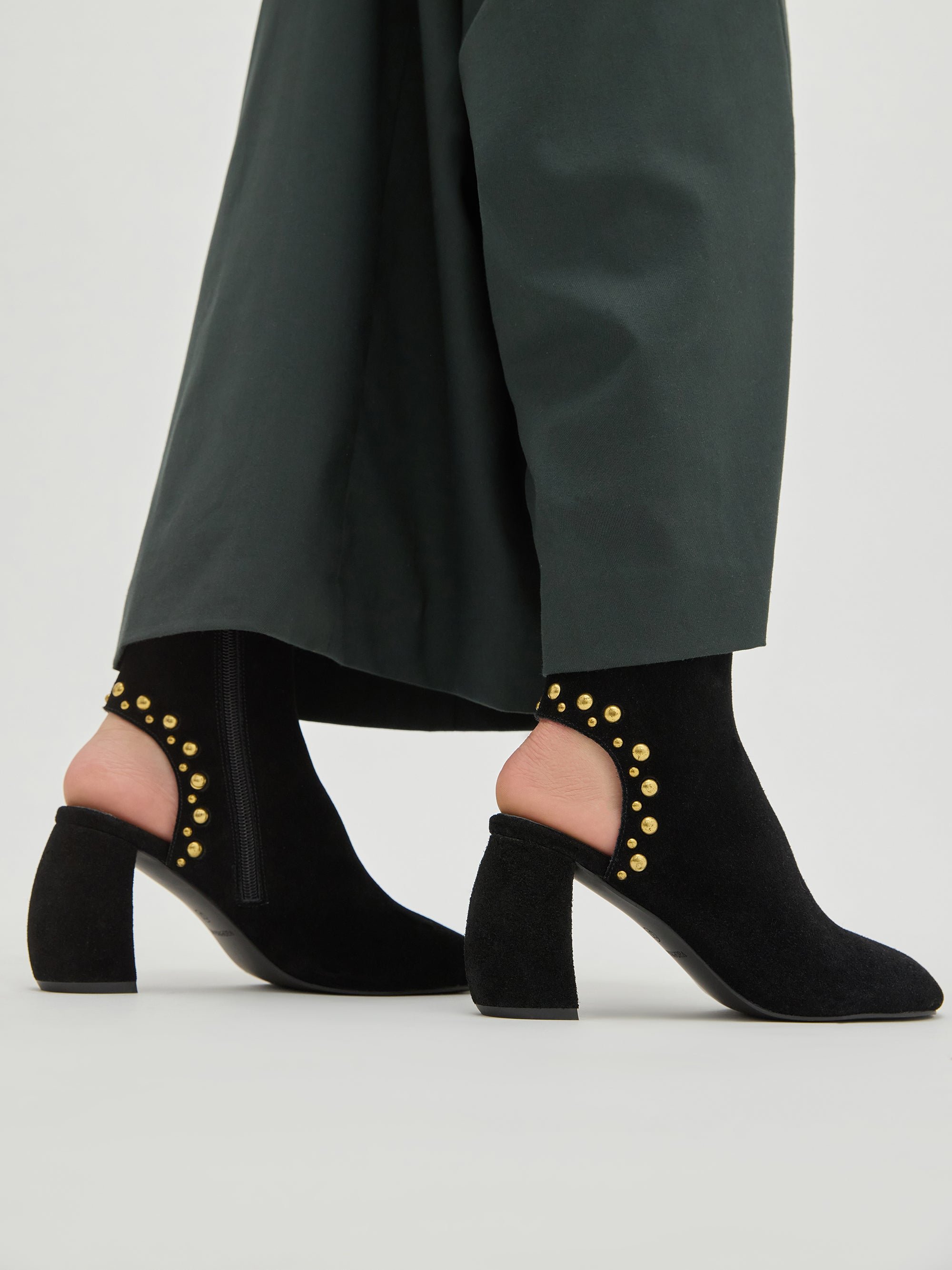 Half-moon heel ankle boots VANESSA WU Black