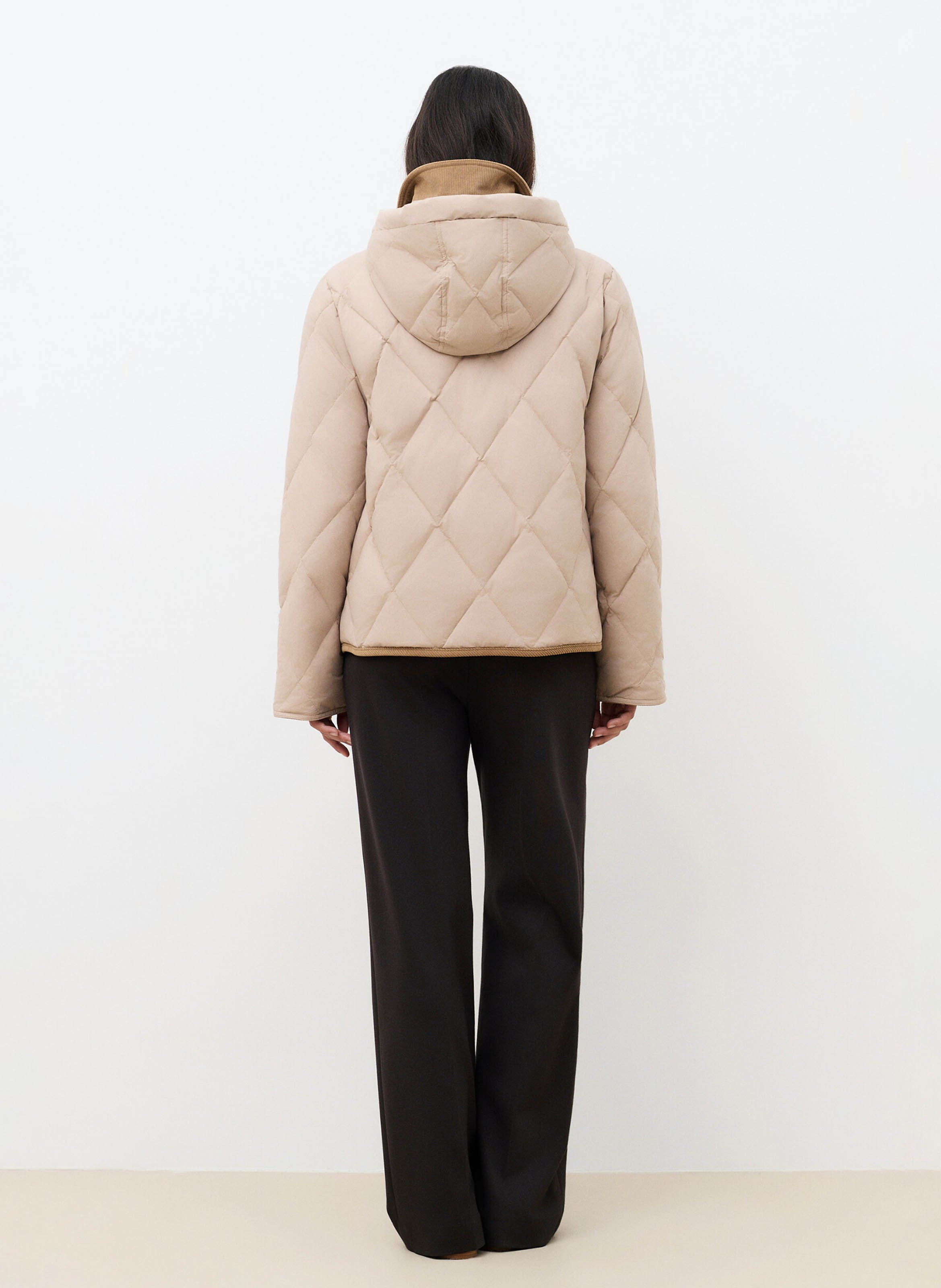 Gerade geschnittene Steppjacke mit Kapuze CAROLL Beige