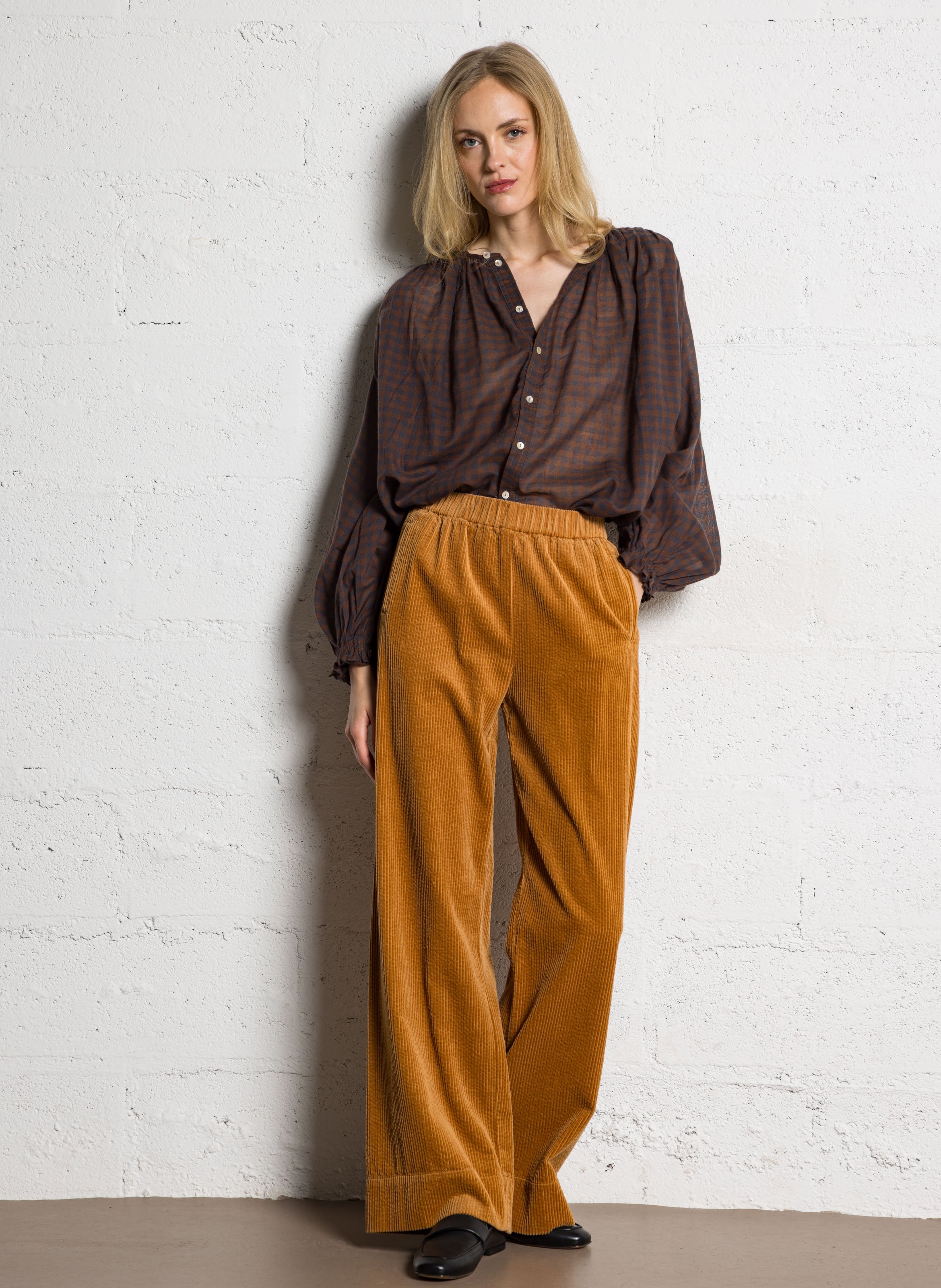 Kurzes Baumwollkleid mit Rundhalsausschnitt JC SOPHIE Braun