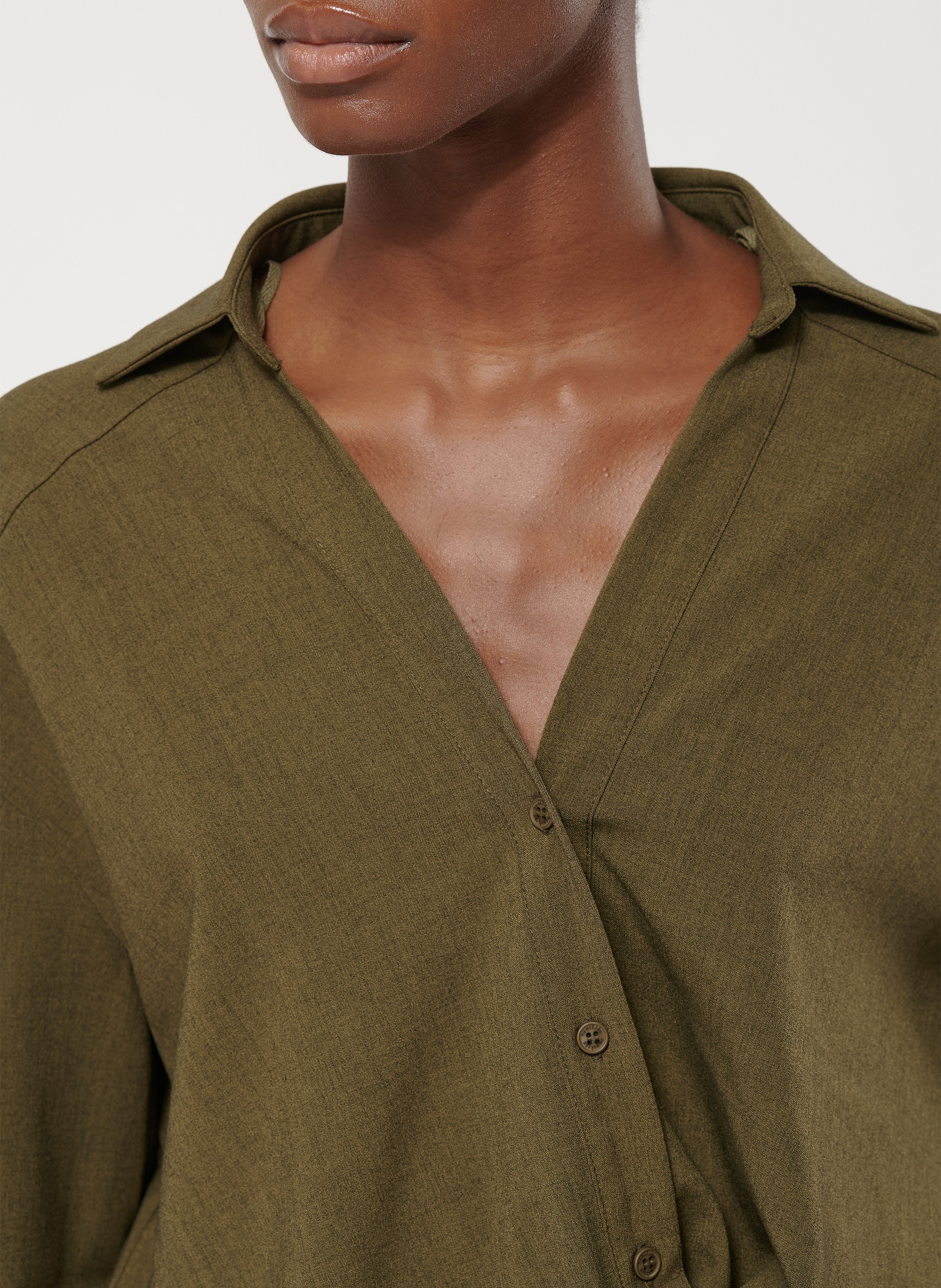 Chemise col V  HUMILITY Vert