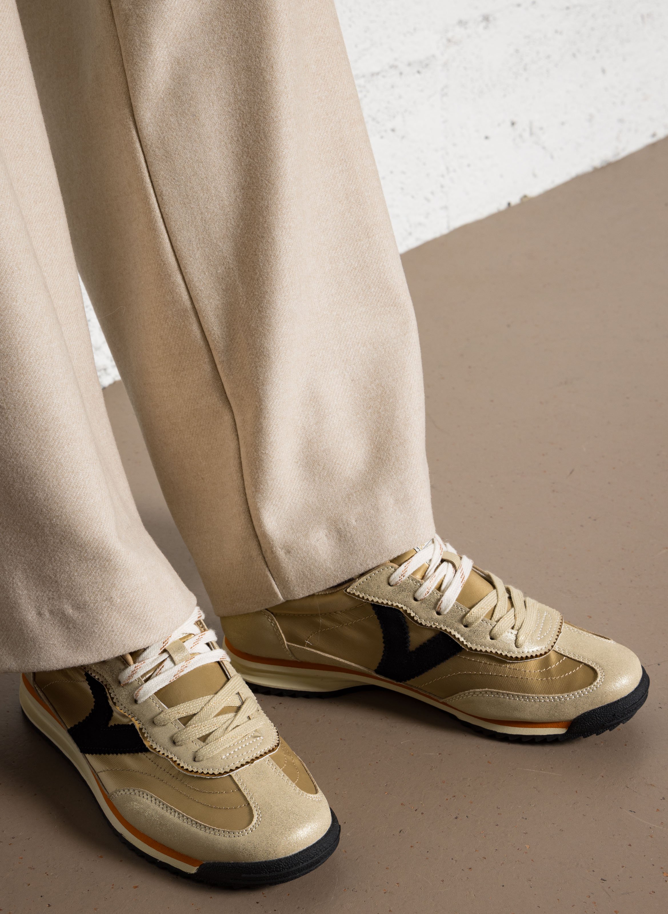 Baskets basses bi-matière VICTORIA Doré