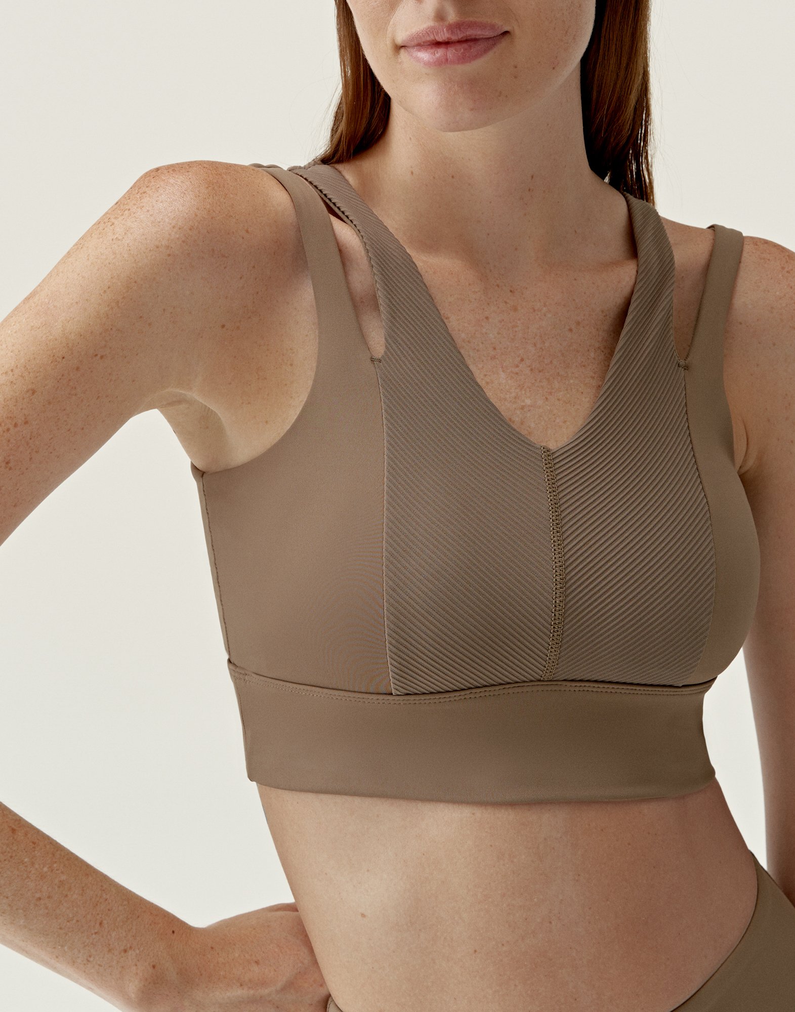 Reka sports bra with removable padding BORN LIVING YOGA Black