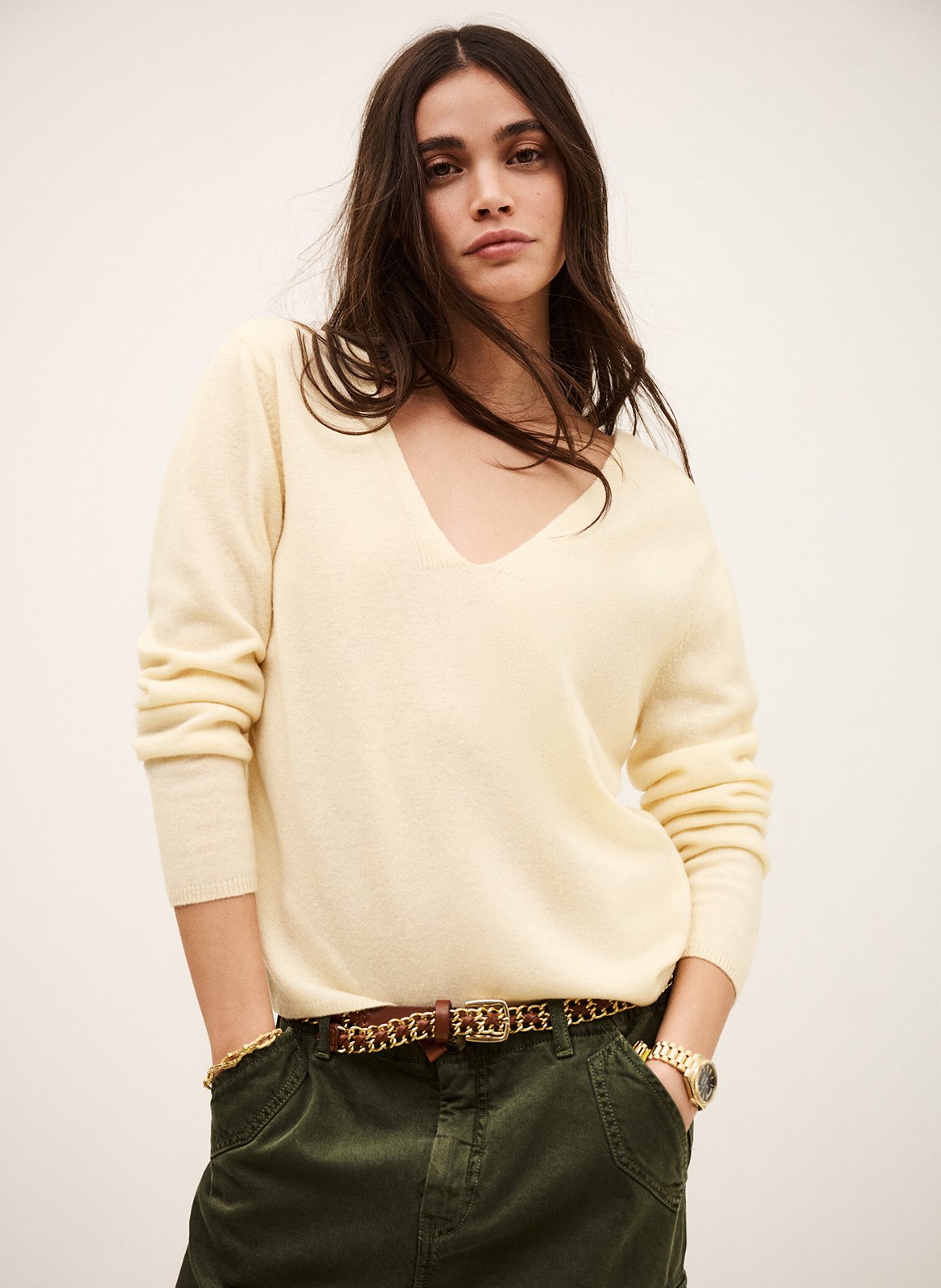 Pull col V uni en laine mélangée BA&SH Beige