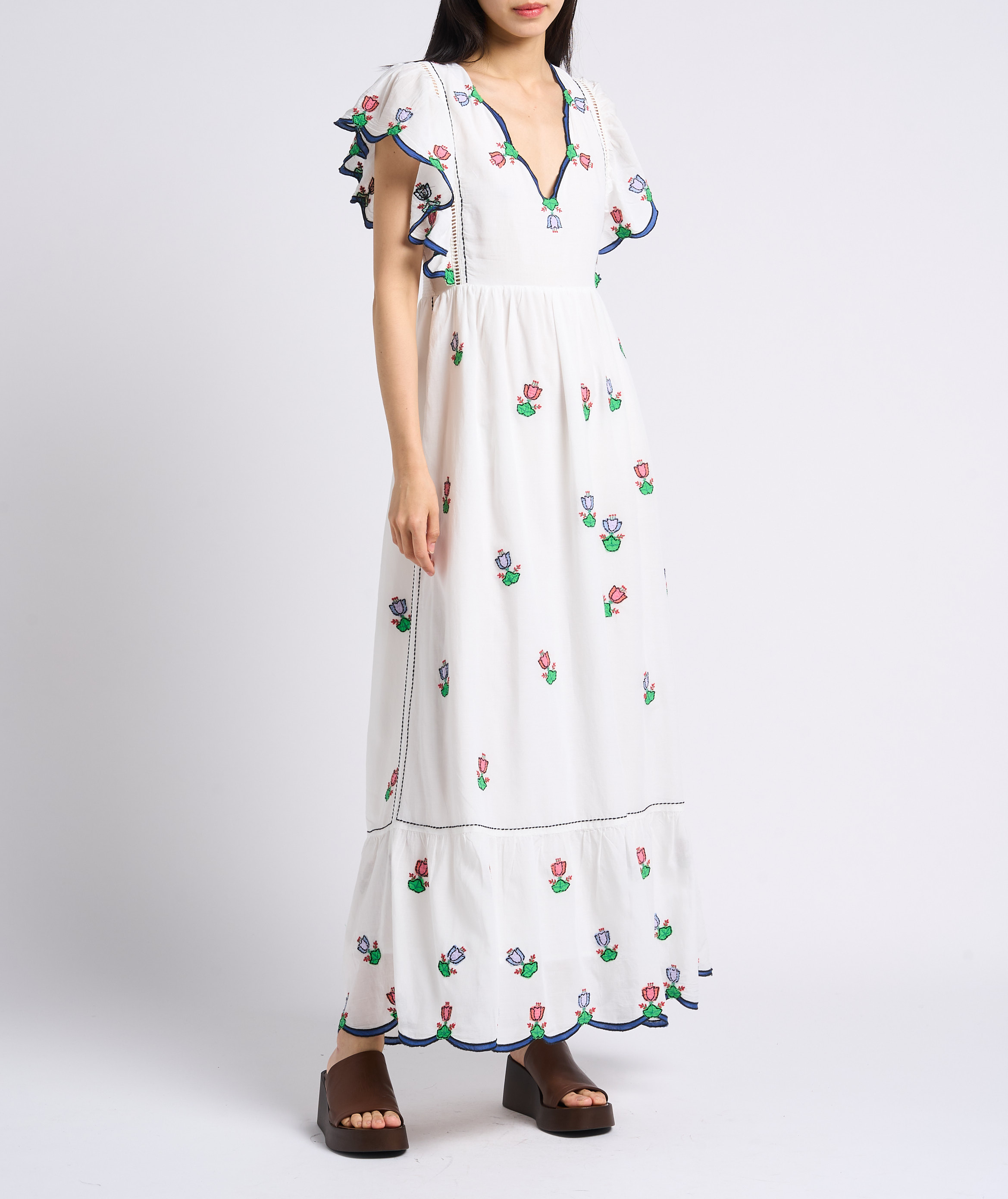 Lange, getailleerde jurk met geborduurde bloemen PAUL AND JOE Wit