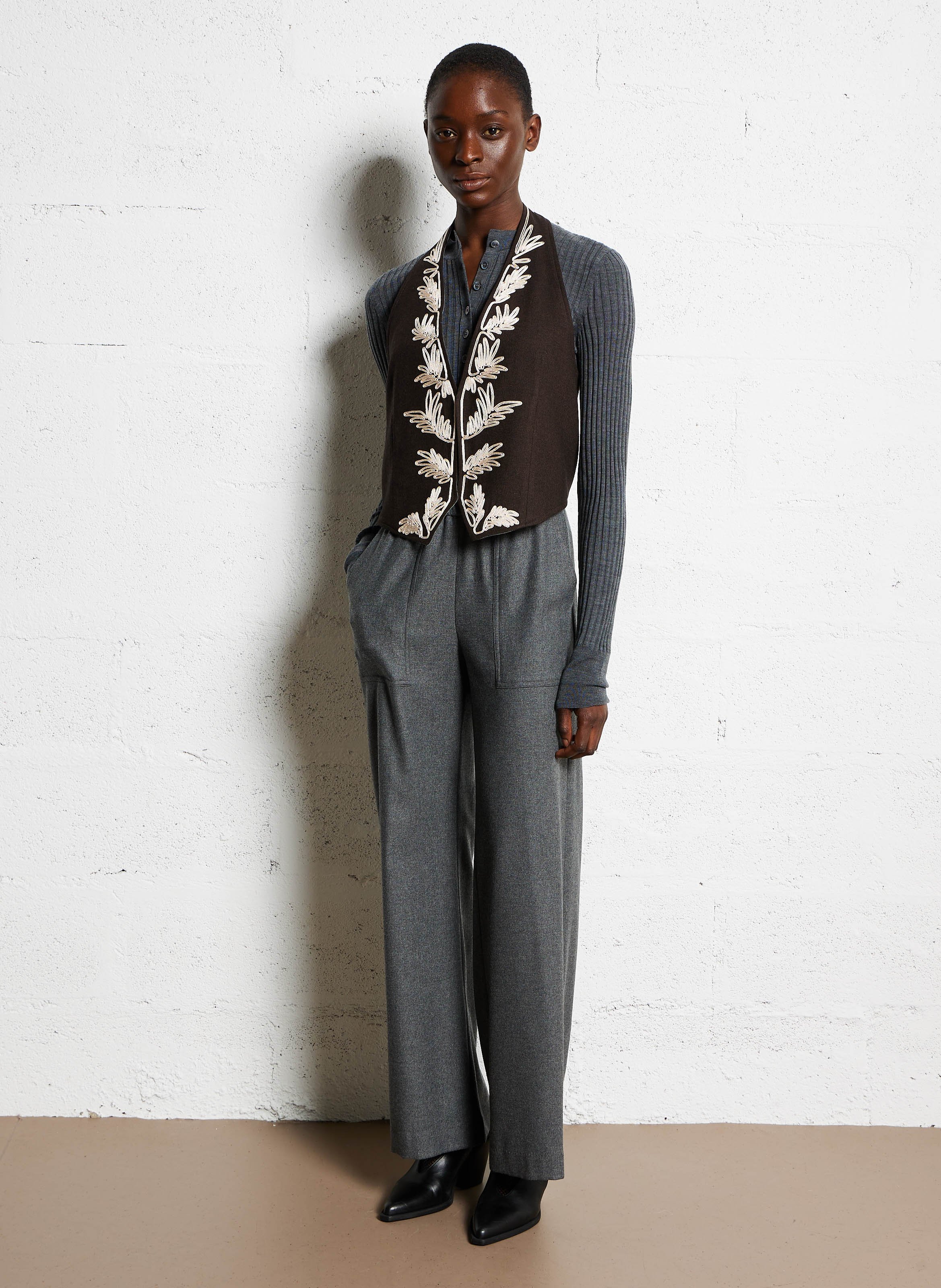 Getailleerd vest met V-hals DIEGA Bruin