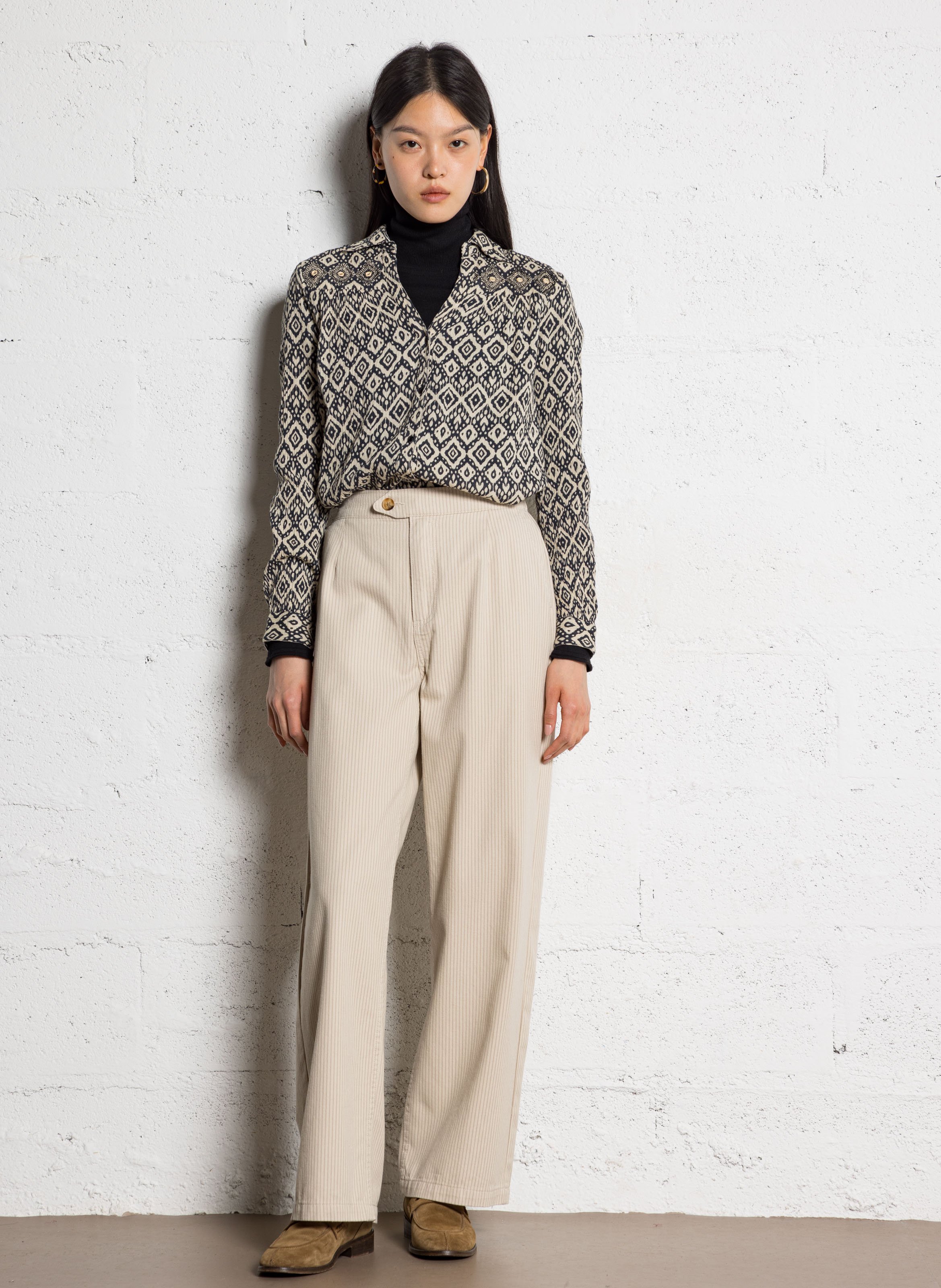 Buttoned V-neck shirt with patterns MAISON HOTEL Beige