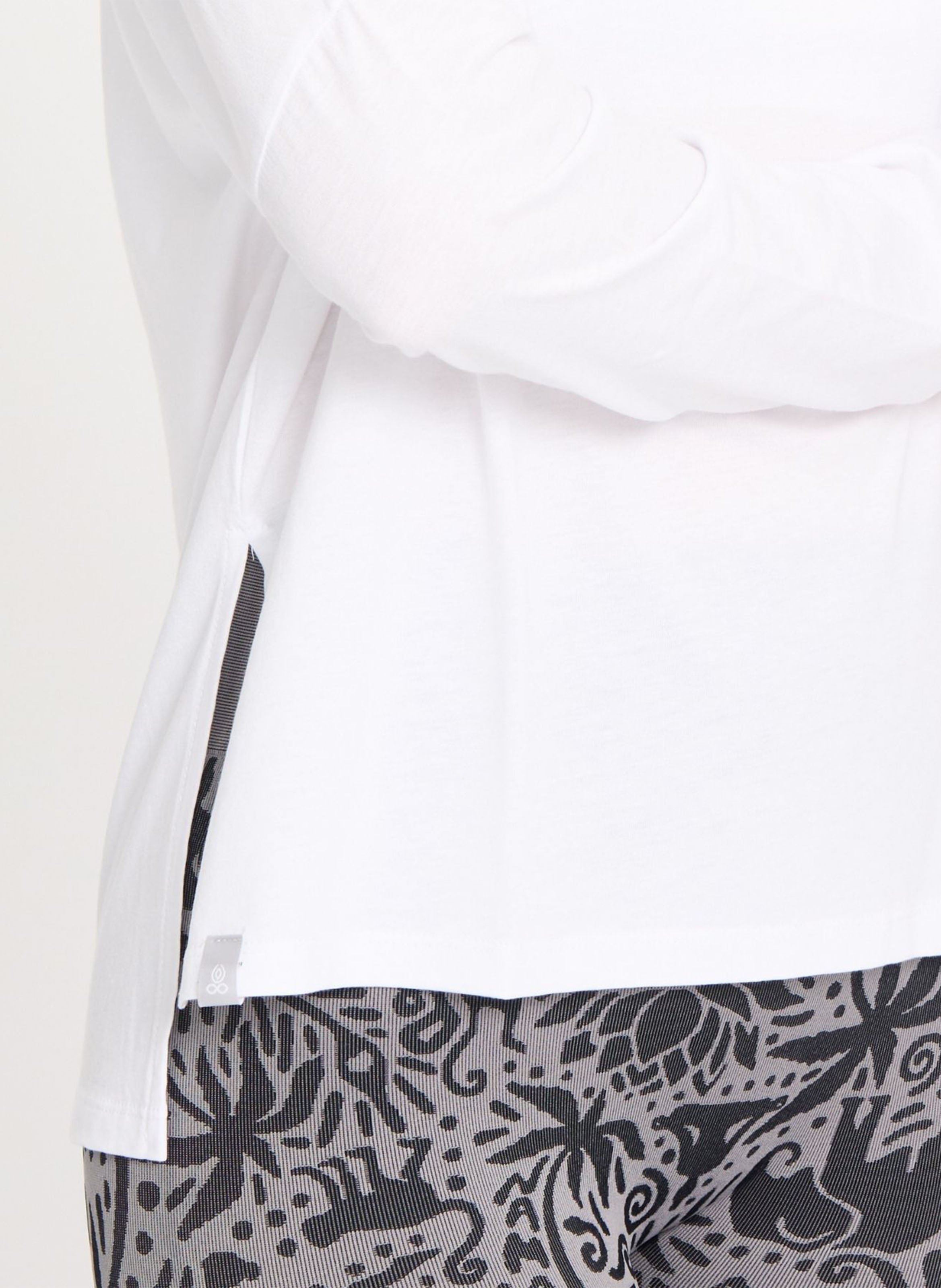 Weit geschnittenes Langarm-T-Shirt in Unifarben. YOGA SEARCHER Weiss