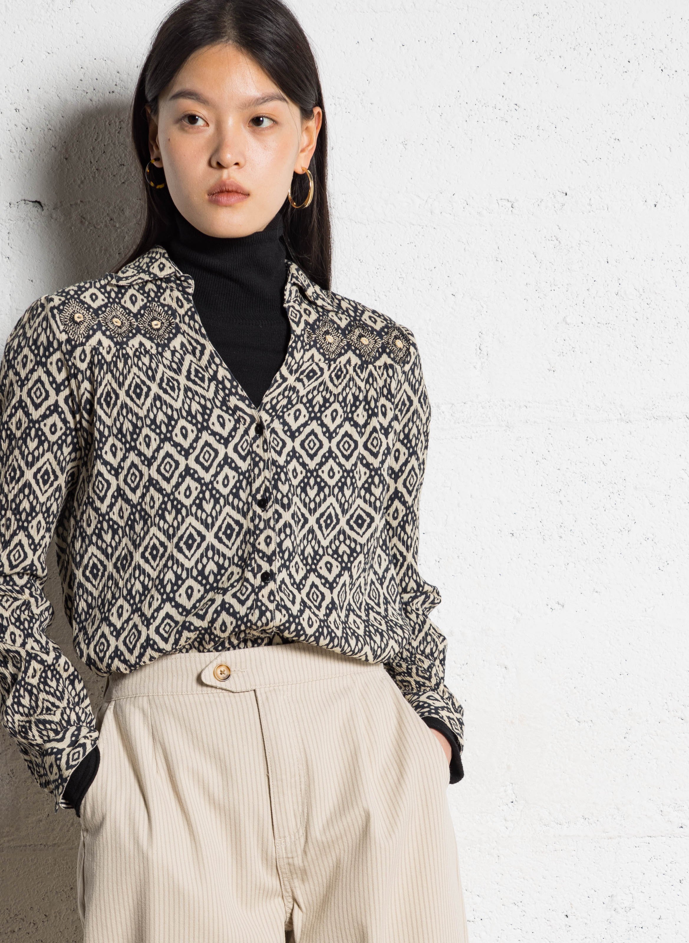 Buttoned V-neck shirt with patterns MAISON HOTEL Beige