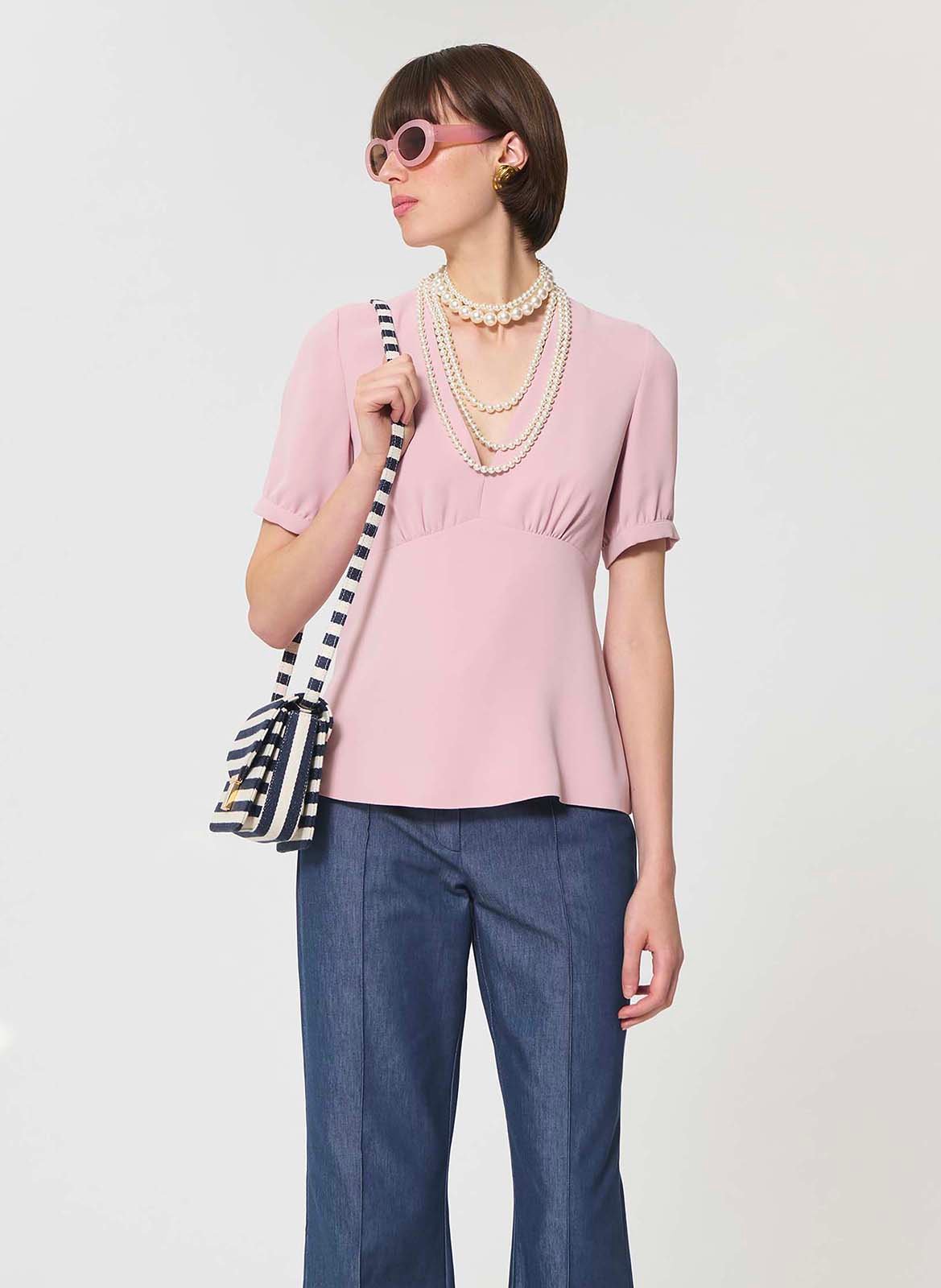 Taillierte Bluse mit V-Ausschnitt aus fließendem Crêpe Rosa