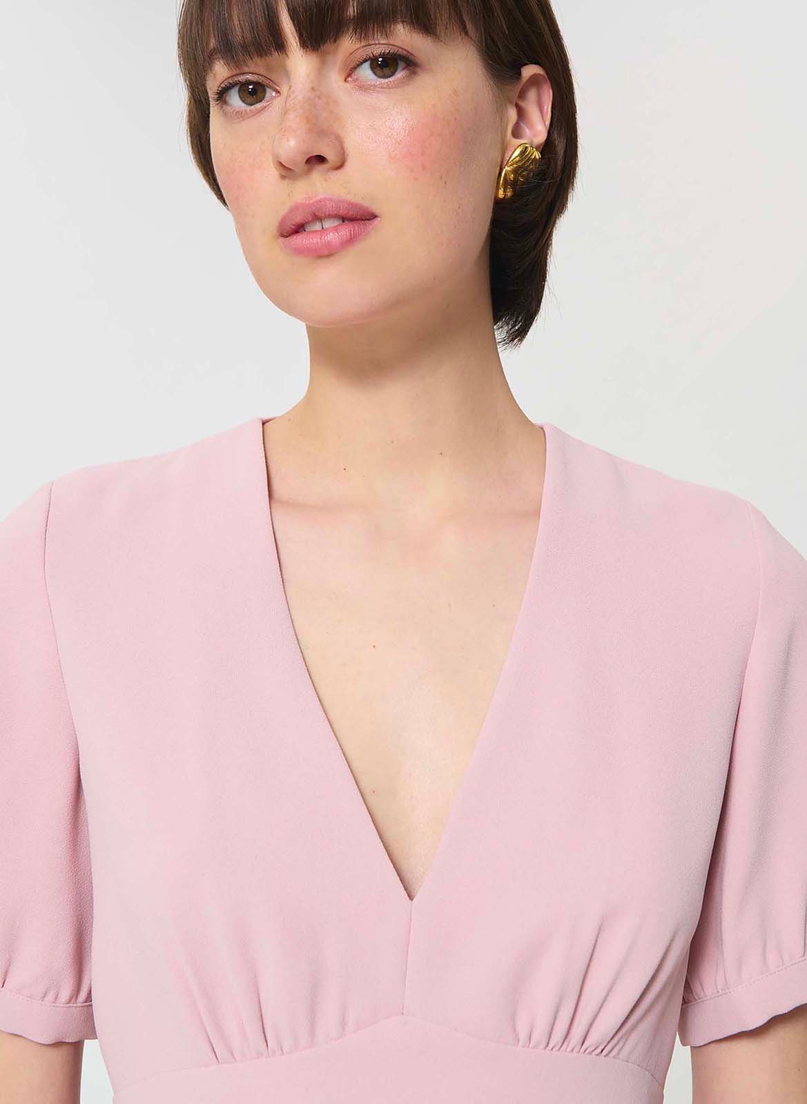 Taillierte Bluse mit V-Ausschnitt aus fließendem Crêpe Rosa