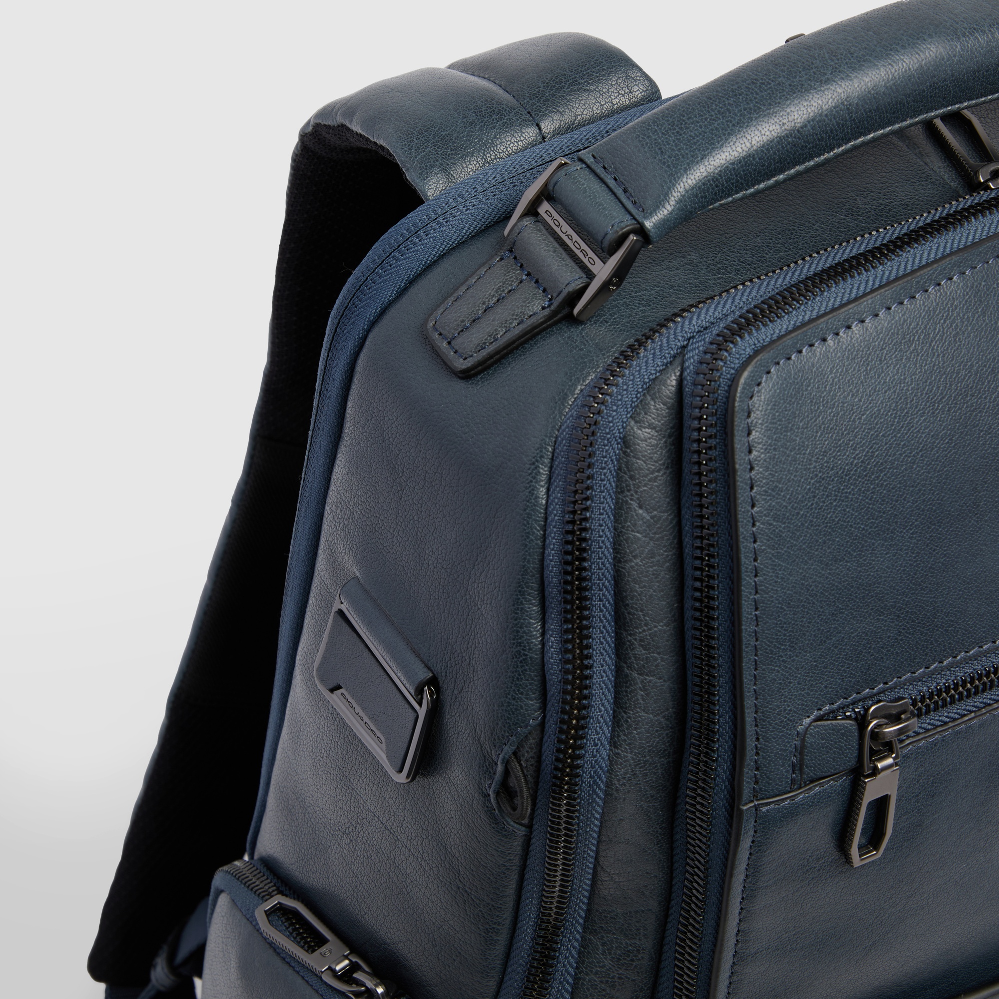 Travel backpack with USB and USB Type-C ports PIQUADRO Grey