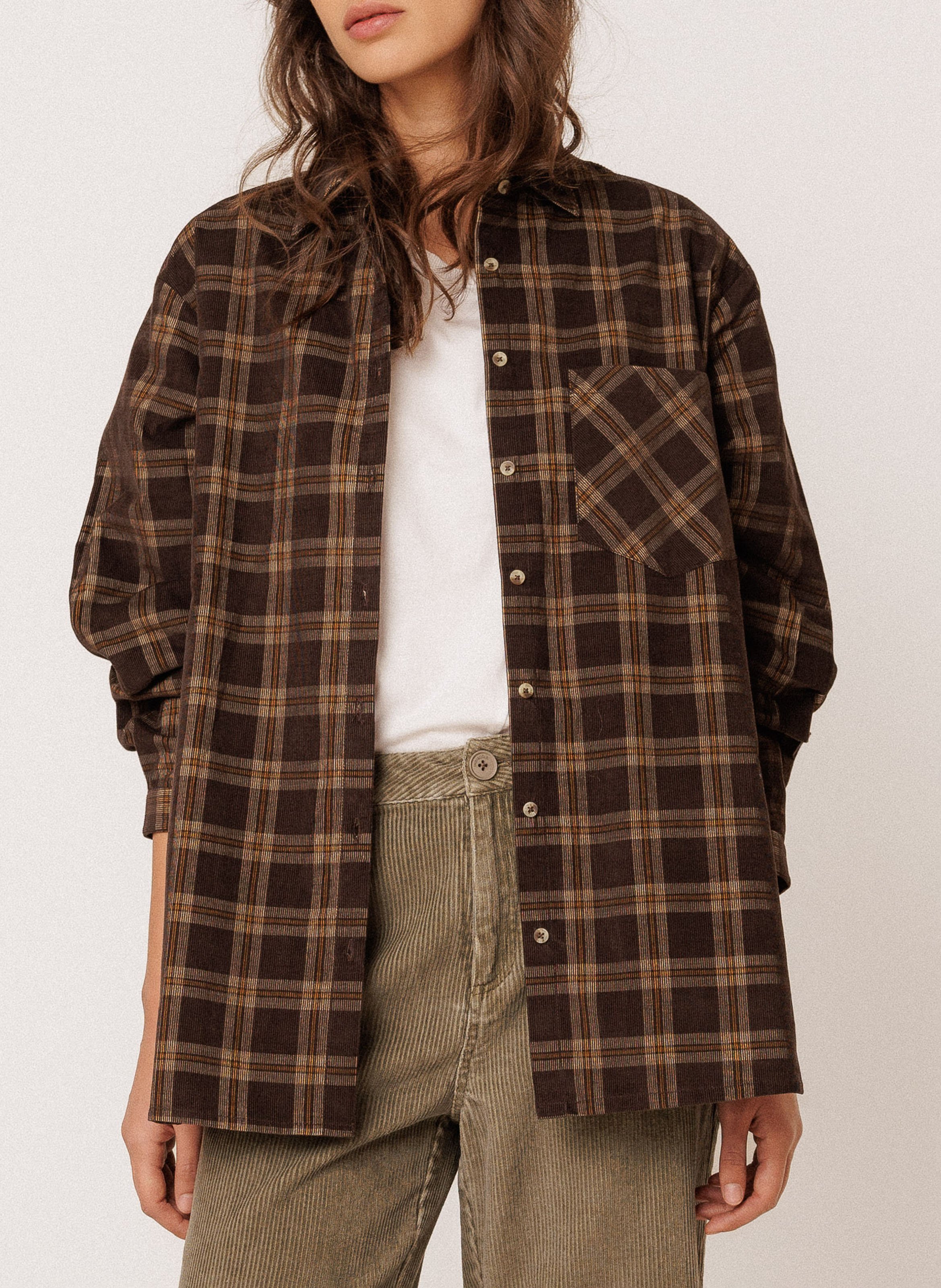 Ruimvallende blouse van biokatoen met klassieke kraag INDI & COLD Bruin
