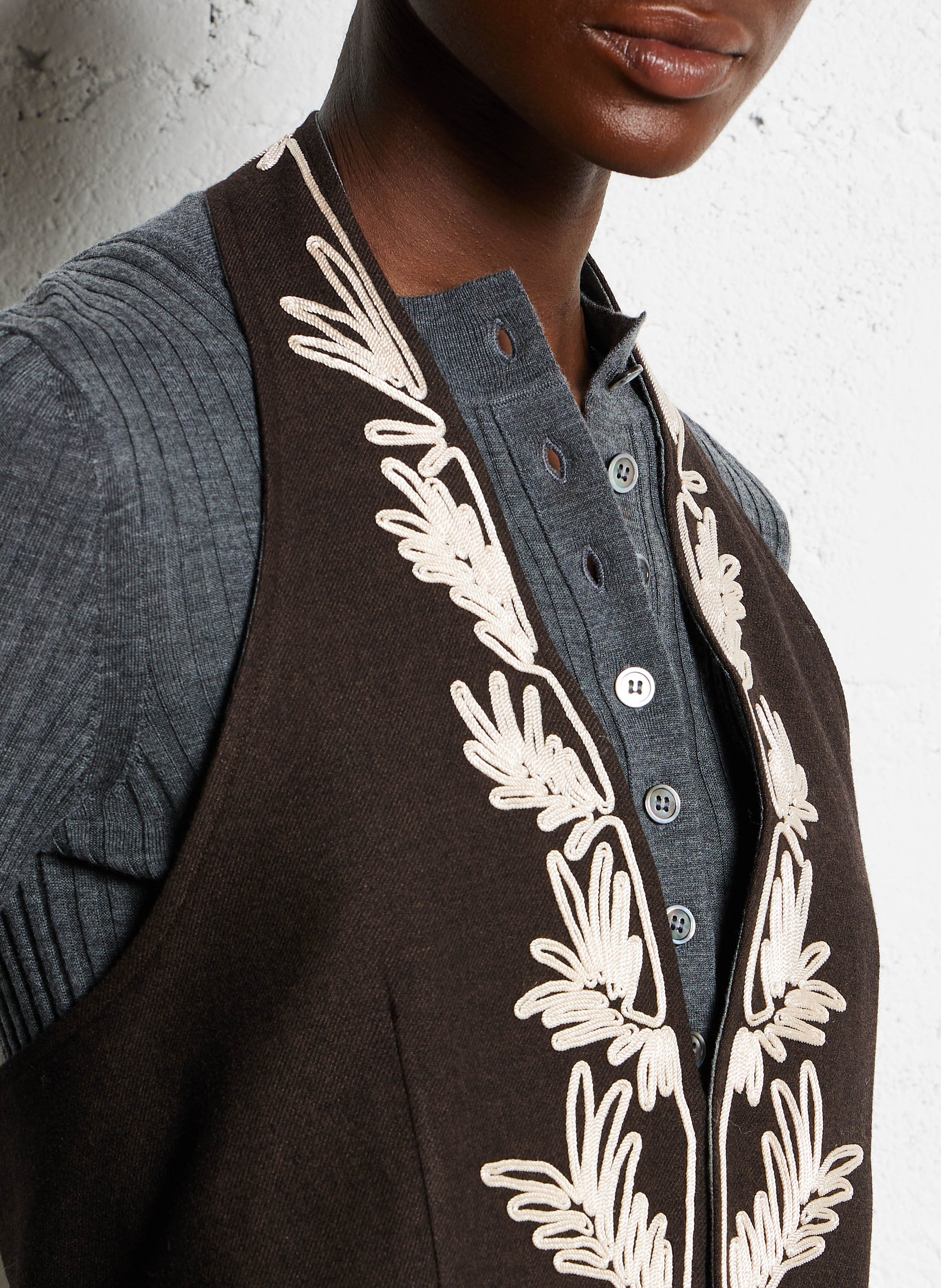 Getailleerd vest met V-hals DIEGA Bruin