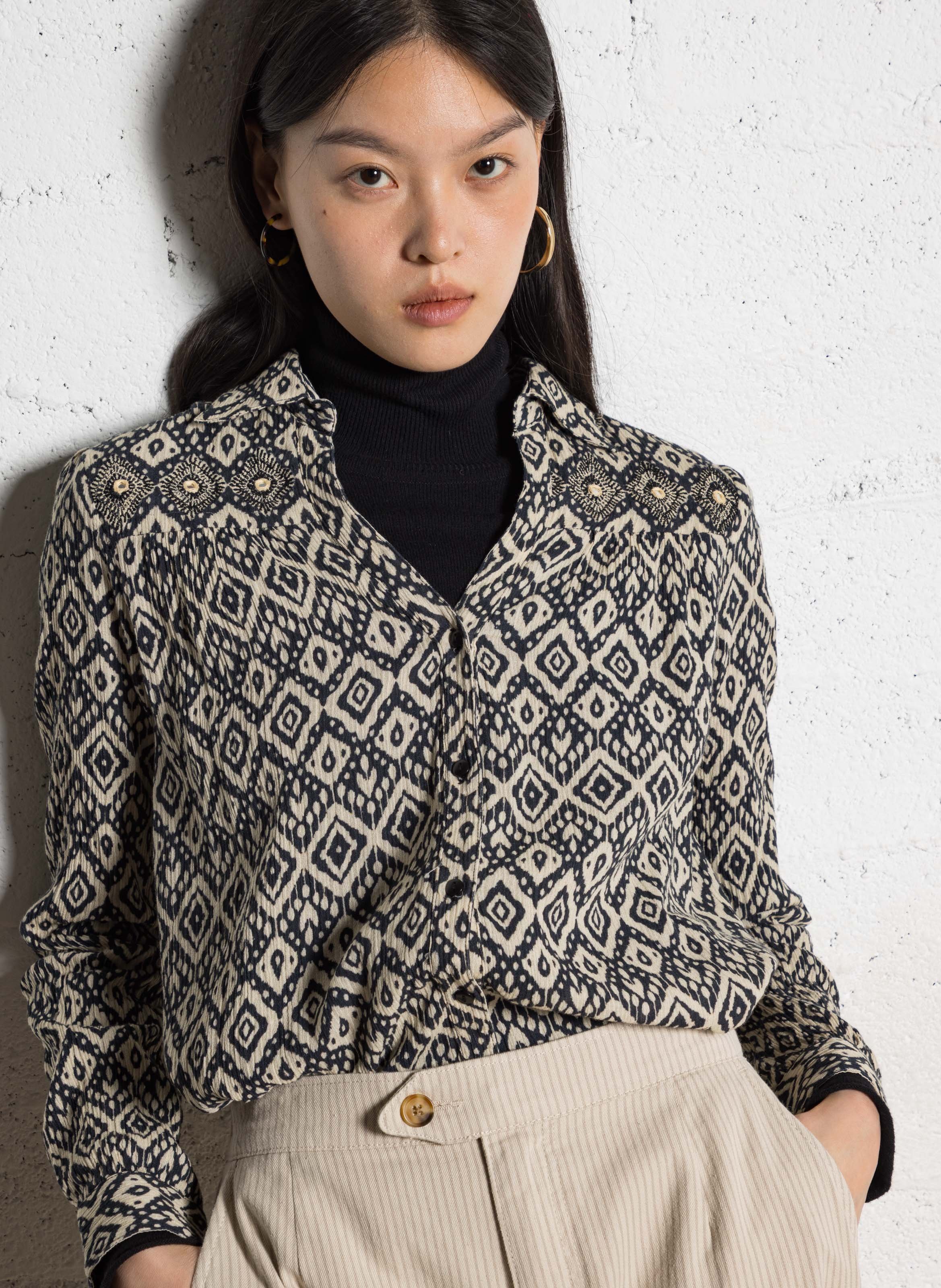 Buttoned V-neck shirt with patterns MAISON HOTEL Beige