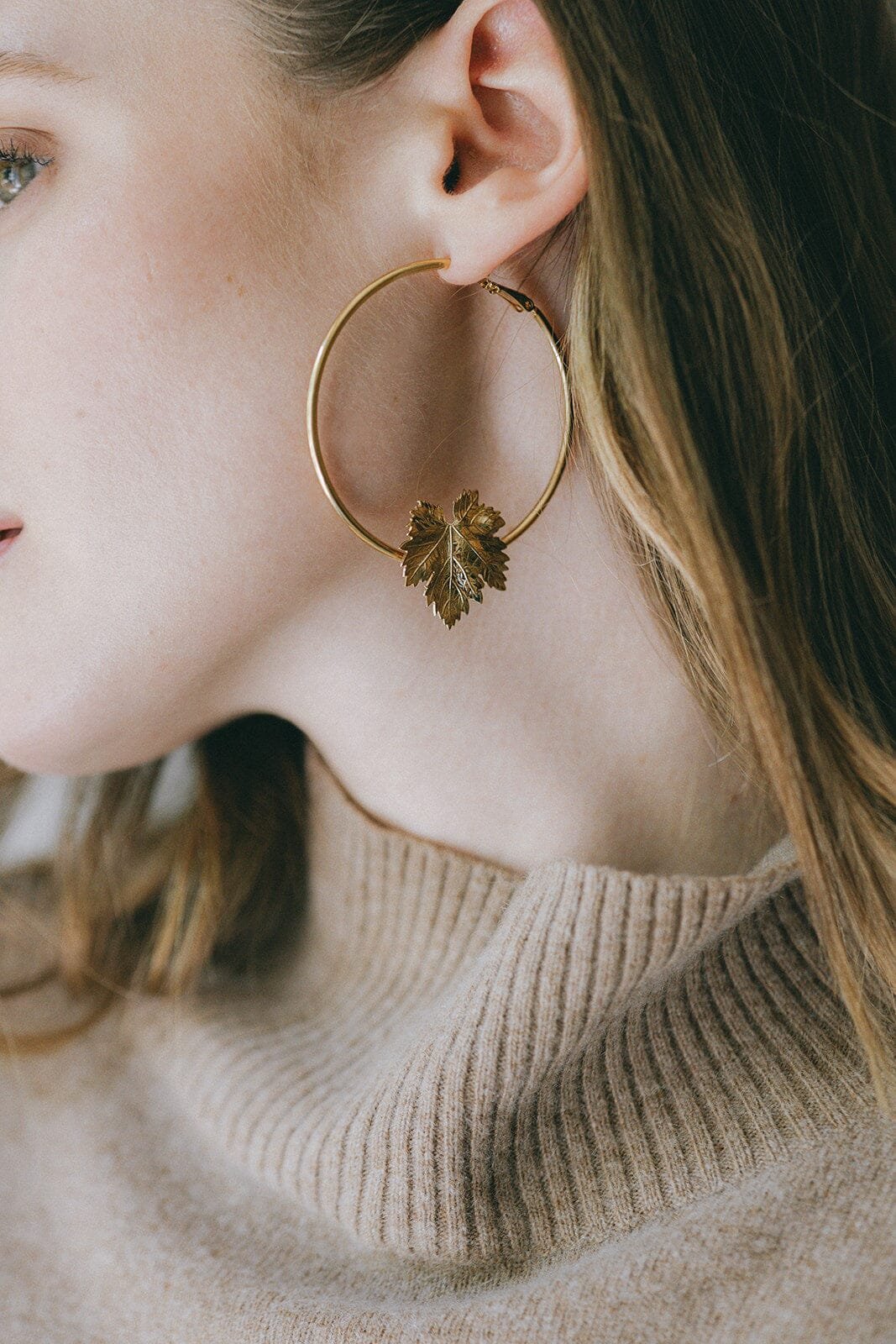 Silver-plated leaf hoop earrings MONSIEUR SIMONE Golden