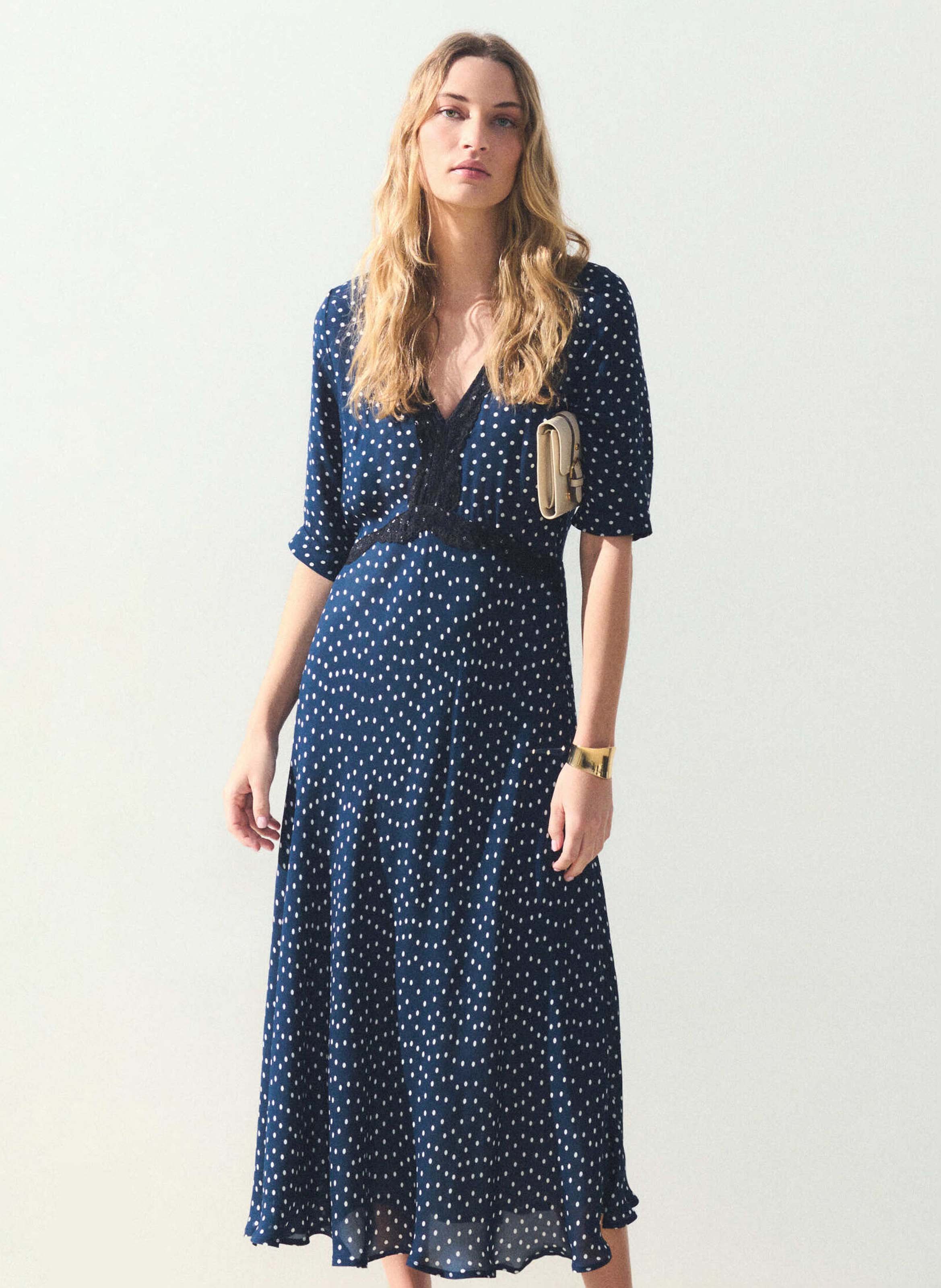 Langes Maxikleid mit V-Ausschnitt und Punkten CAROLL Blau