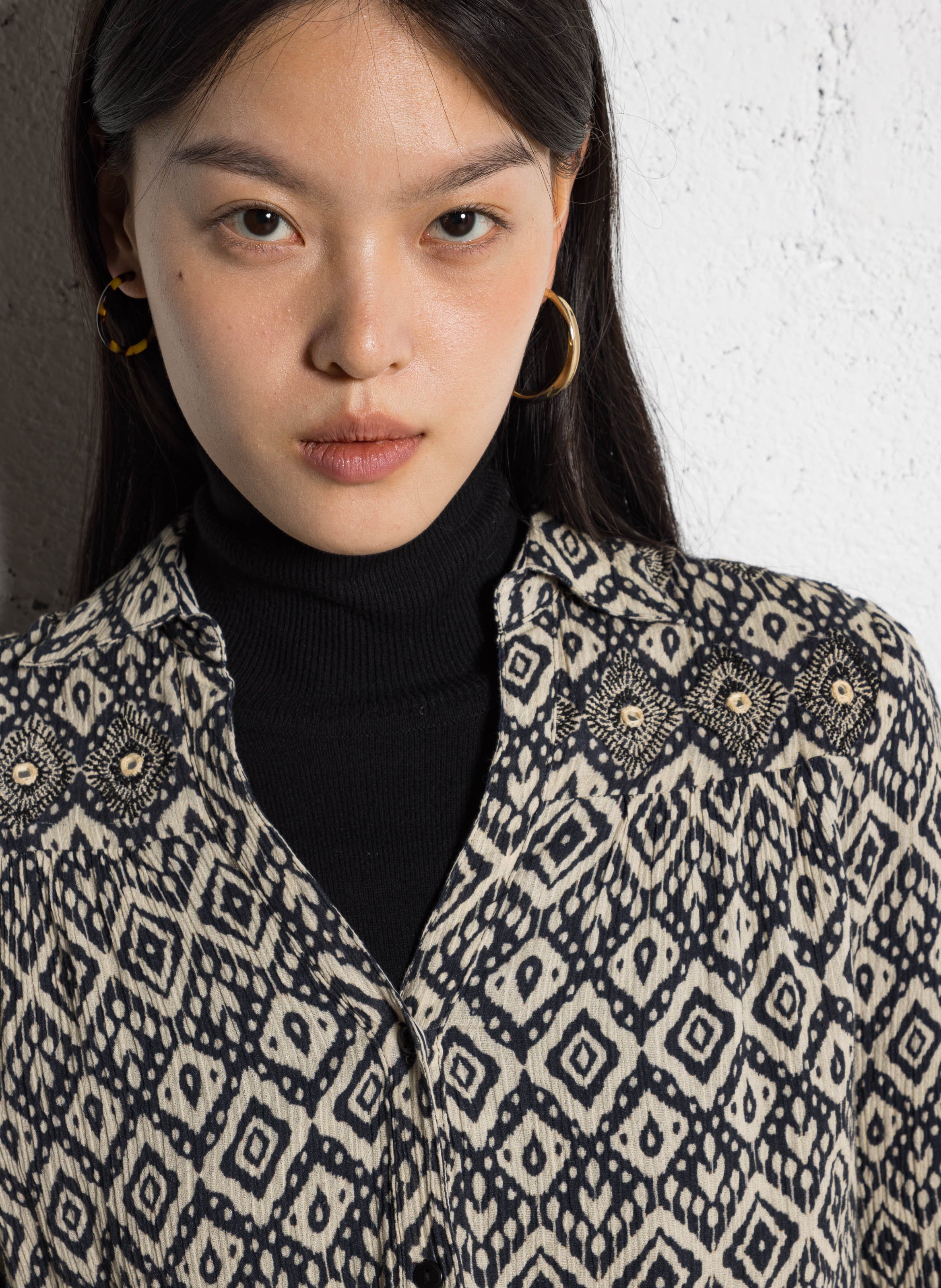 Buttoned V-neck shirt with patterns MAISON HOTEL Beige