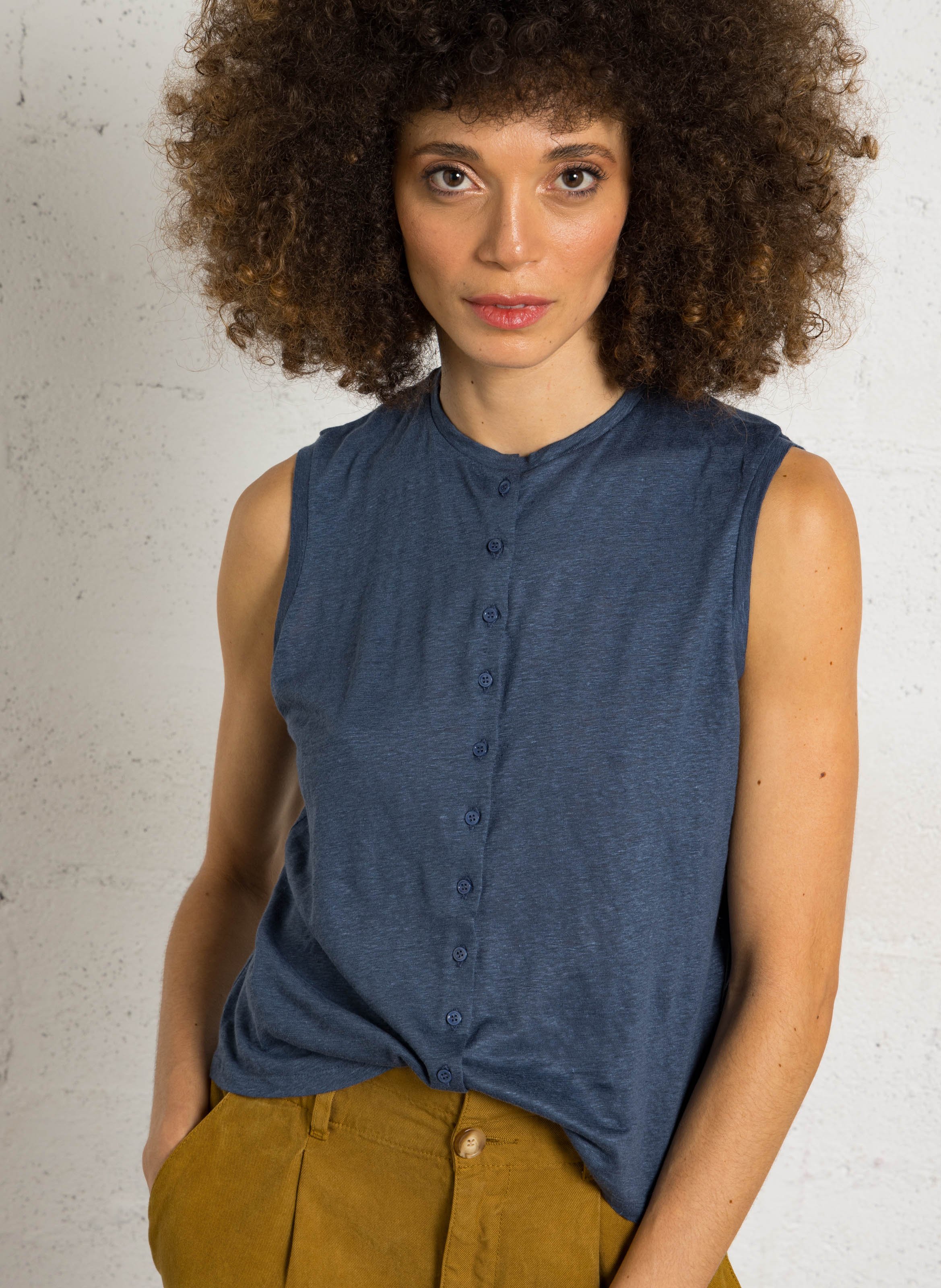 Top sans manches boutonné en lin mélangé MAJESTIC FILATURES Bleu