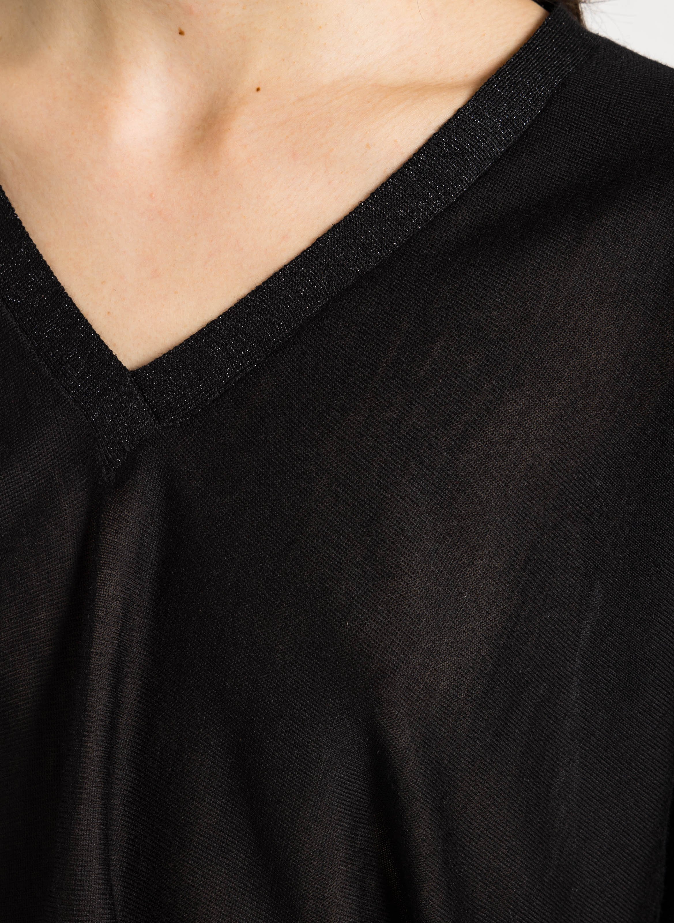 Loose-fitting fine V-neck wool blend sweater MAJESTIC FILATURES Black