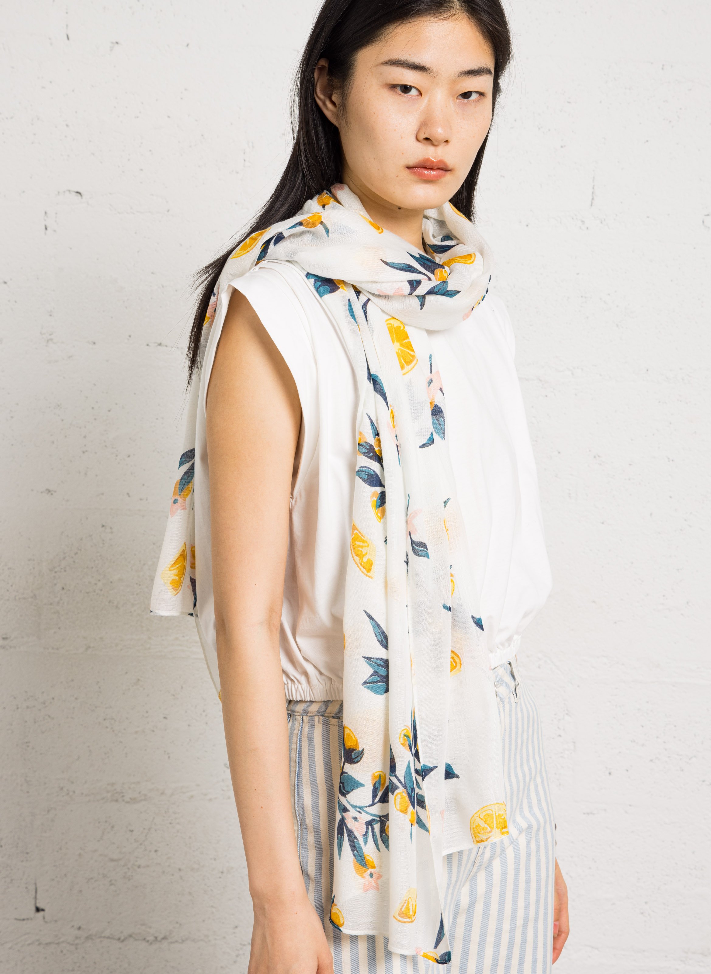 - 86 x 182 cm. AU PRINTEMPS PARIS Geel