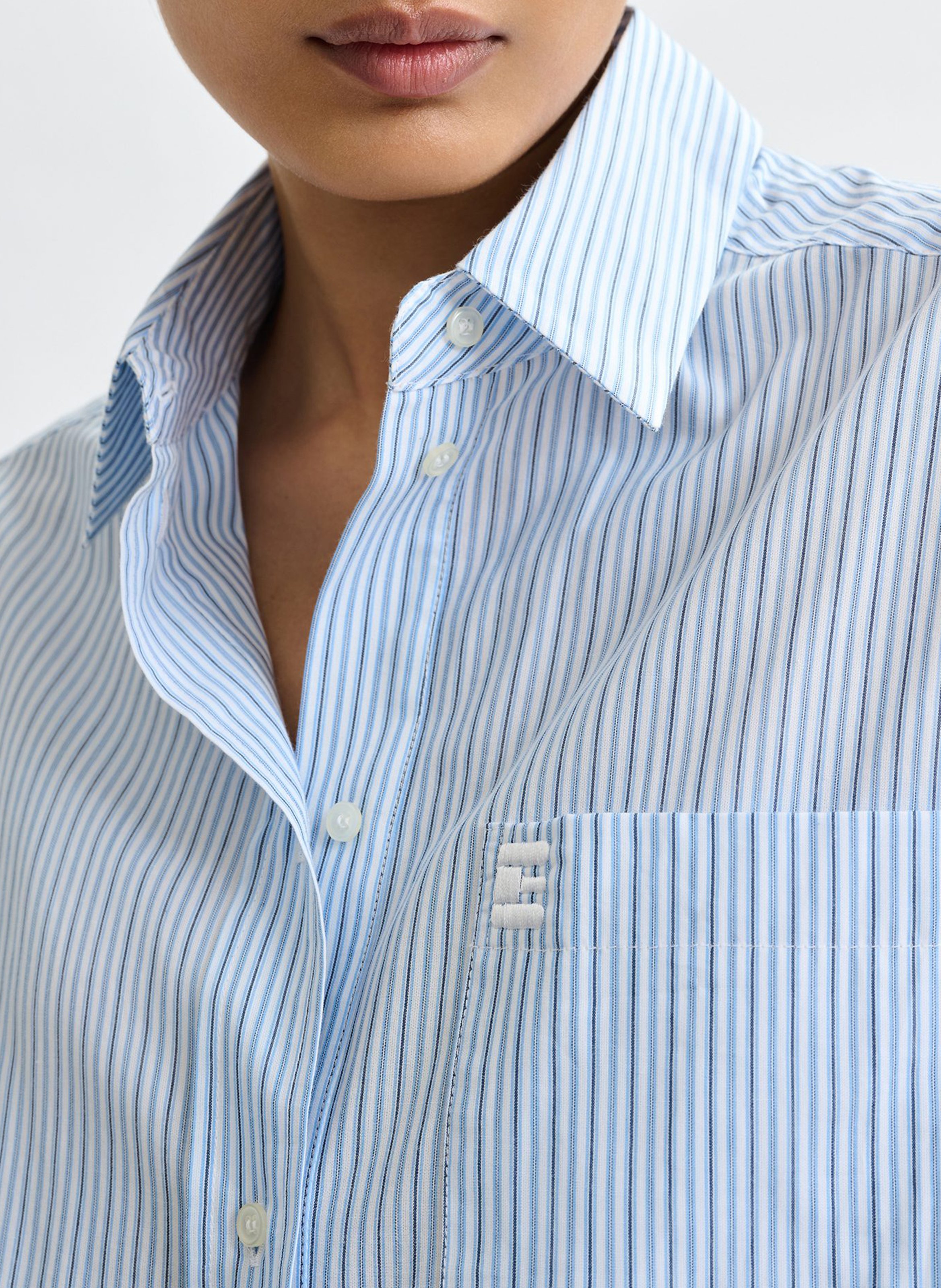 Blouse met klassieke kraag ESSENTIEL ANTWERP Blauw