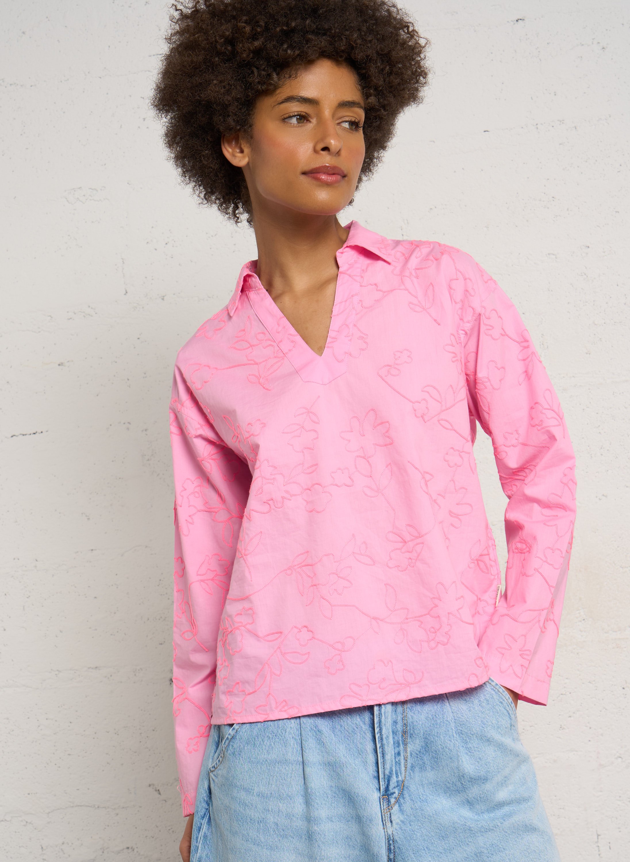 Blouse col v brodée en coton LE TEMPS DES CERISES Bleu