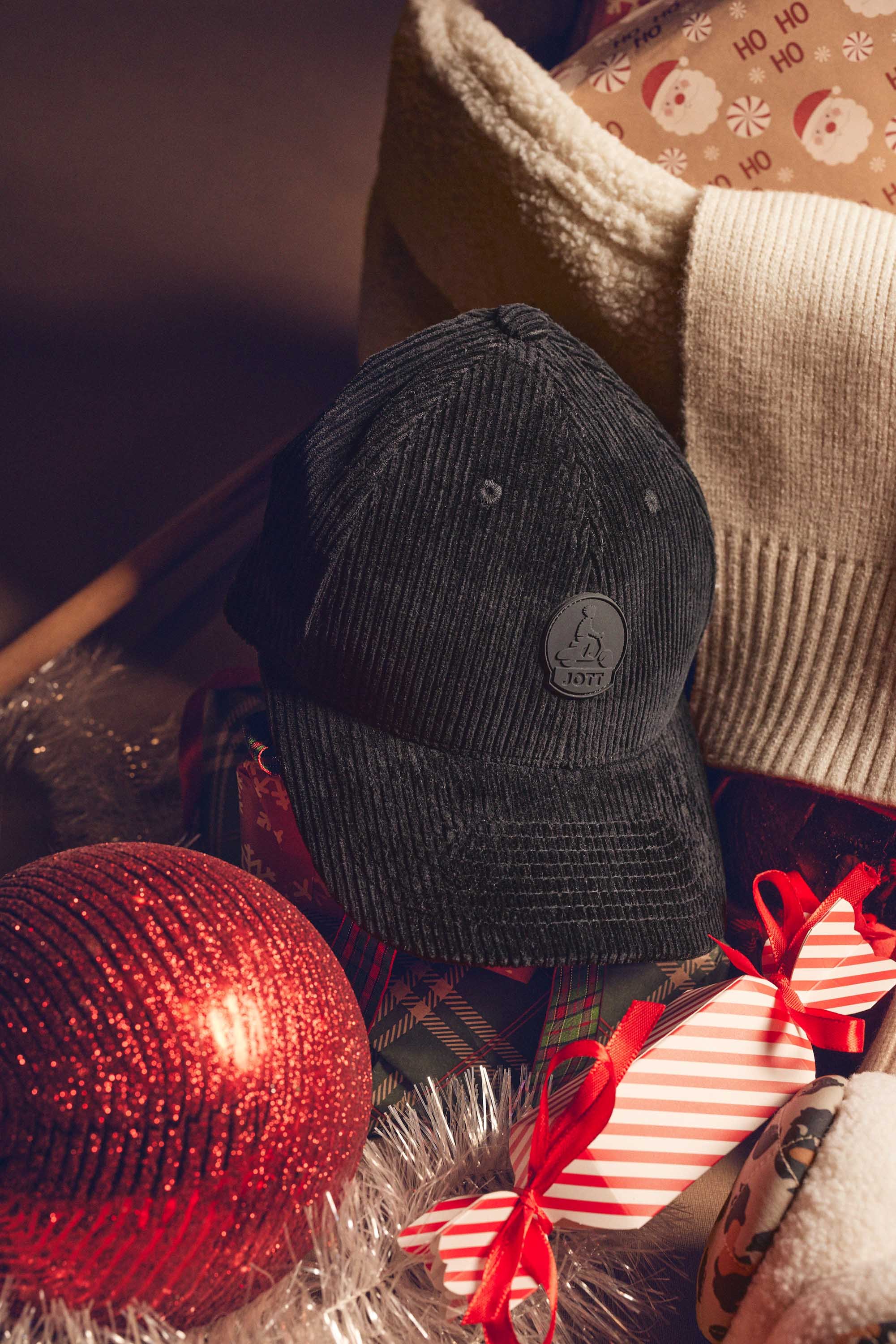 Velvet Cirrus Cap JOTT Black