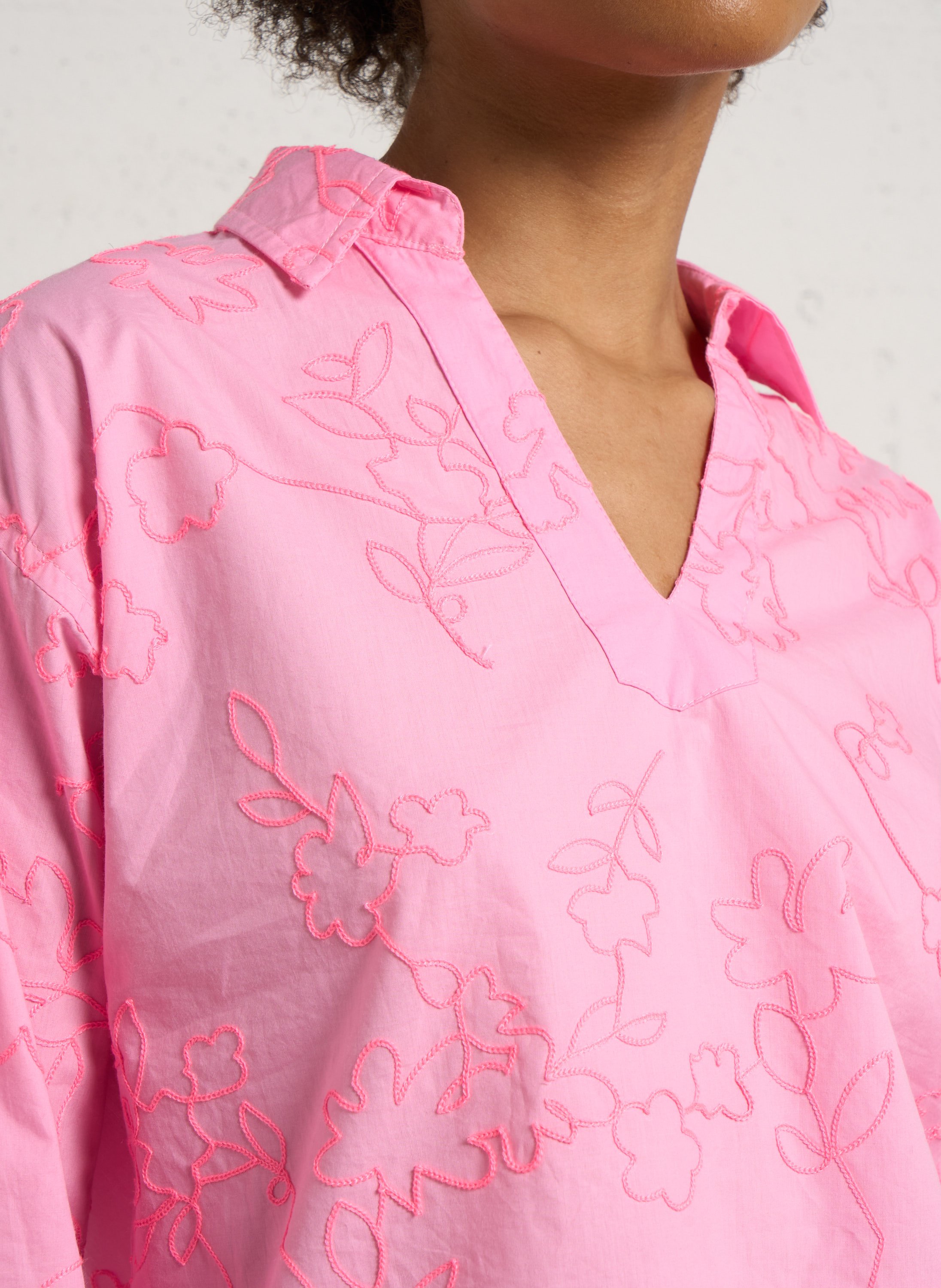 Blouse col v brodée en coton LE TEMPS DES CERISES Bleu