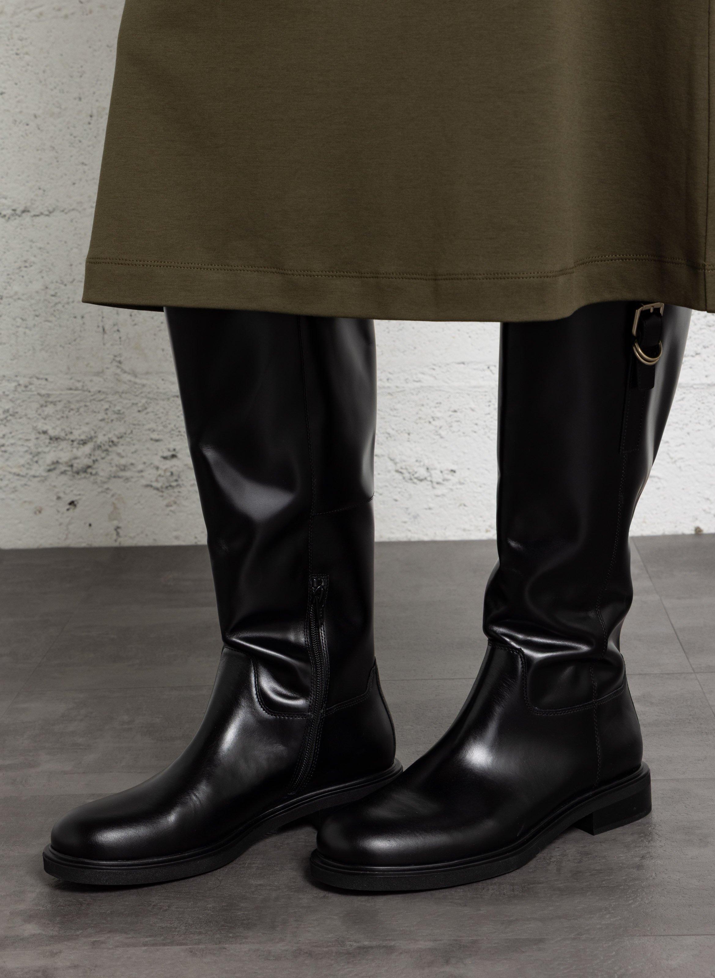 Bottes bout rond à boucle en cuir VAGABOND Noir