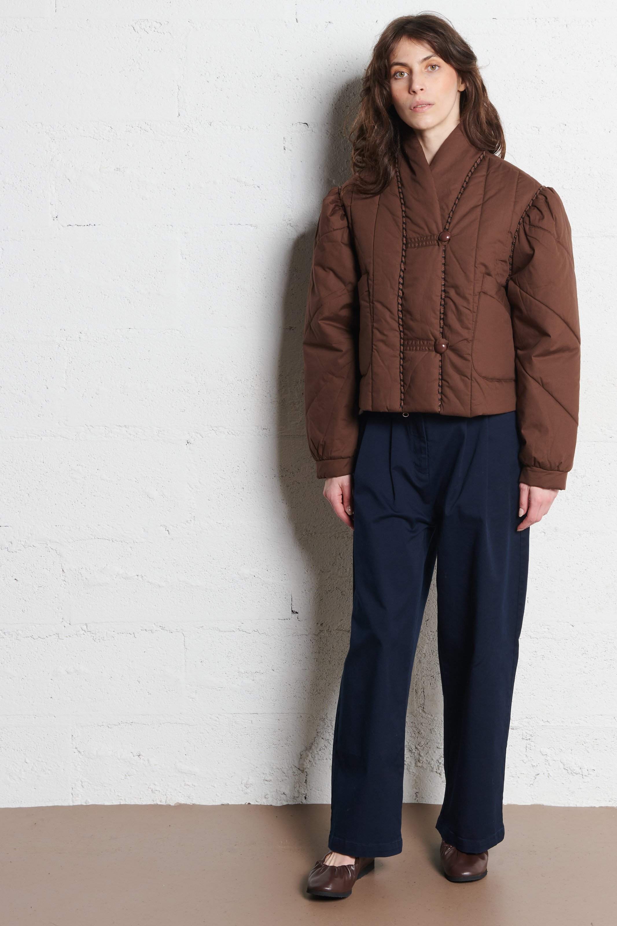 Weite, einfarbige Baumwolljacke mit Knöpfen ANTIK BATIK Braun