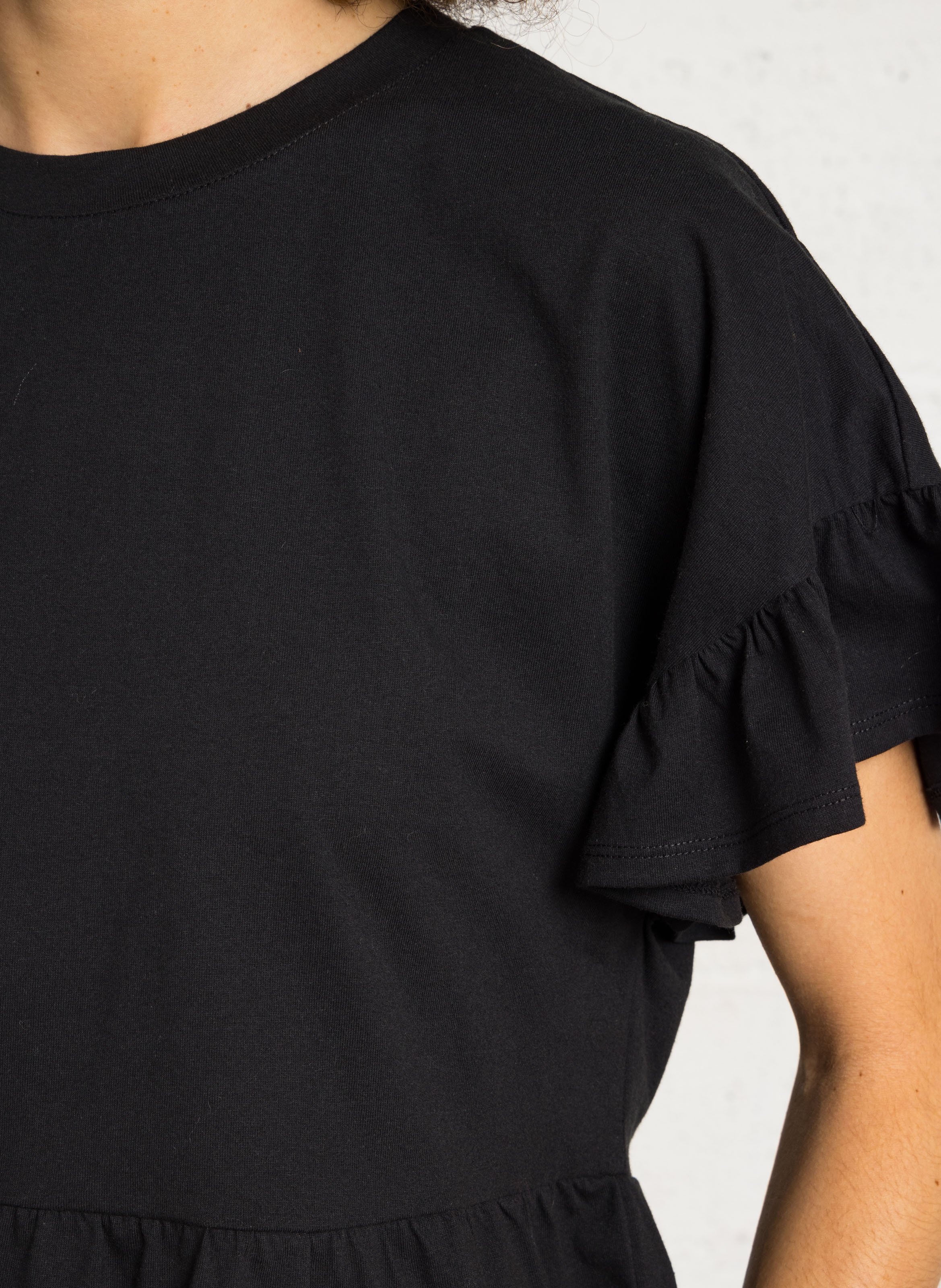 Tee-shirt droit col rond volanté en coton DES PETITS HAUTS Noir