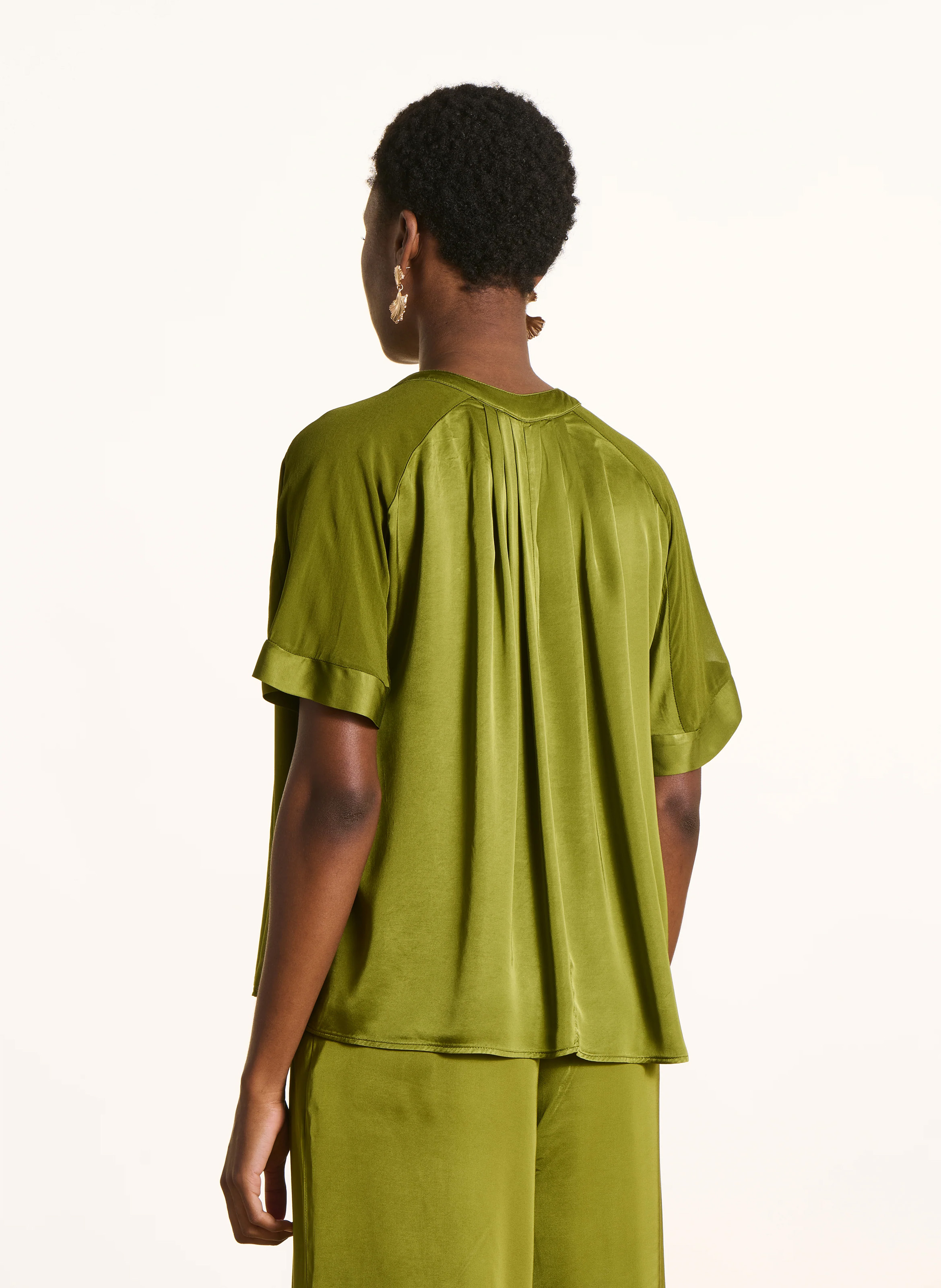 Weit geschnittene Henley-Bluse LA FEE MARABOUTEE Grun