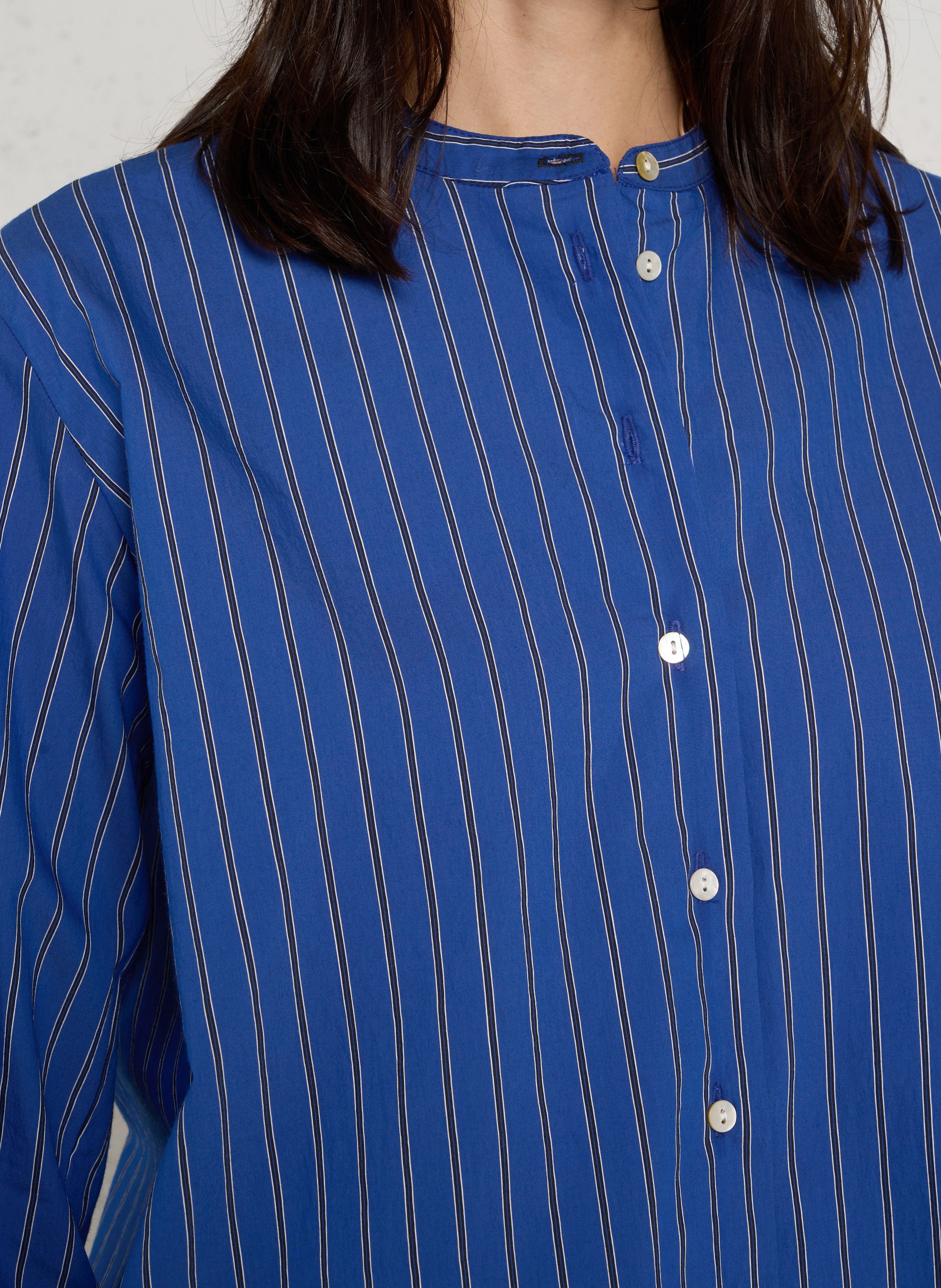 Wijde katoenen blouse met ronde hals en kraag HOD PARIS Blauw