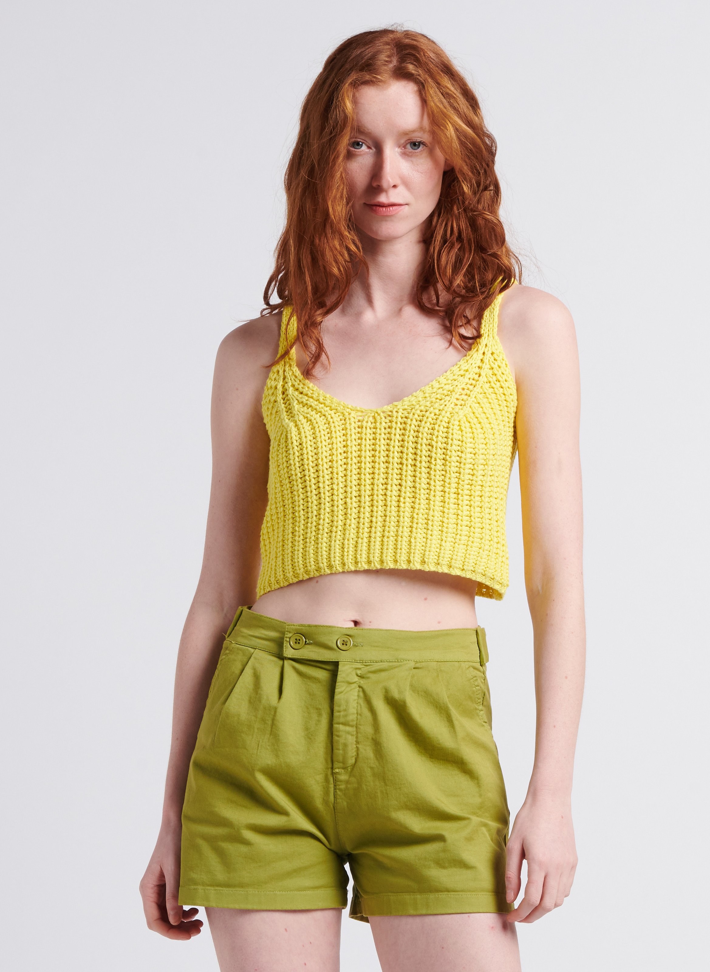 Top court tricot col V en coton mélangé  DR BLOOM Jaune