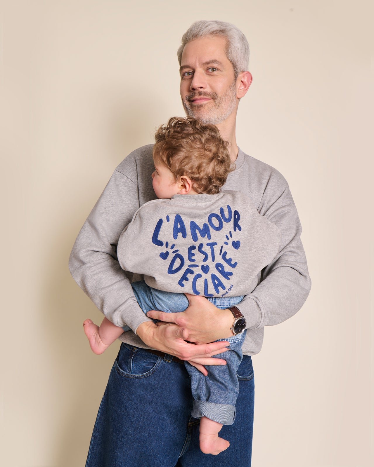 The "Love Declaration" sweatshirt is made of organic cotton. EMOI EMOI Grey