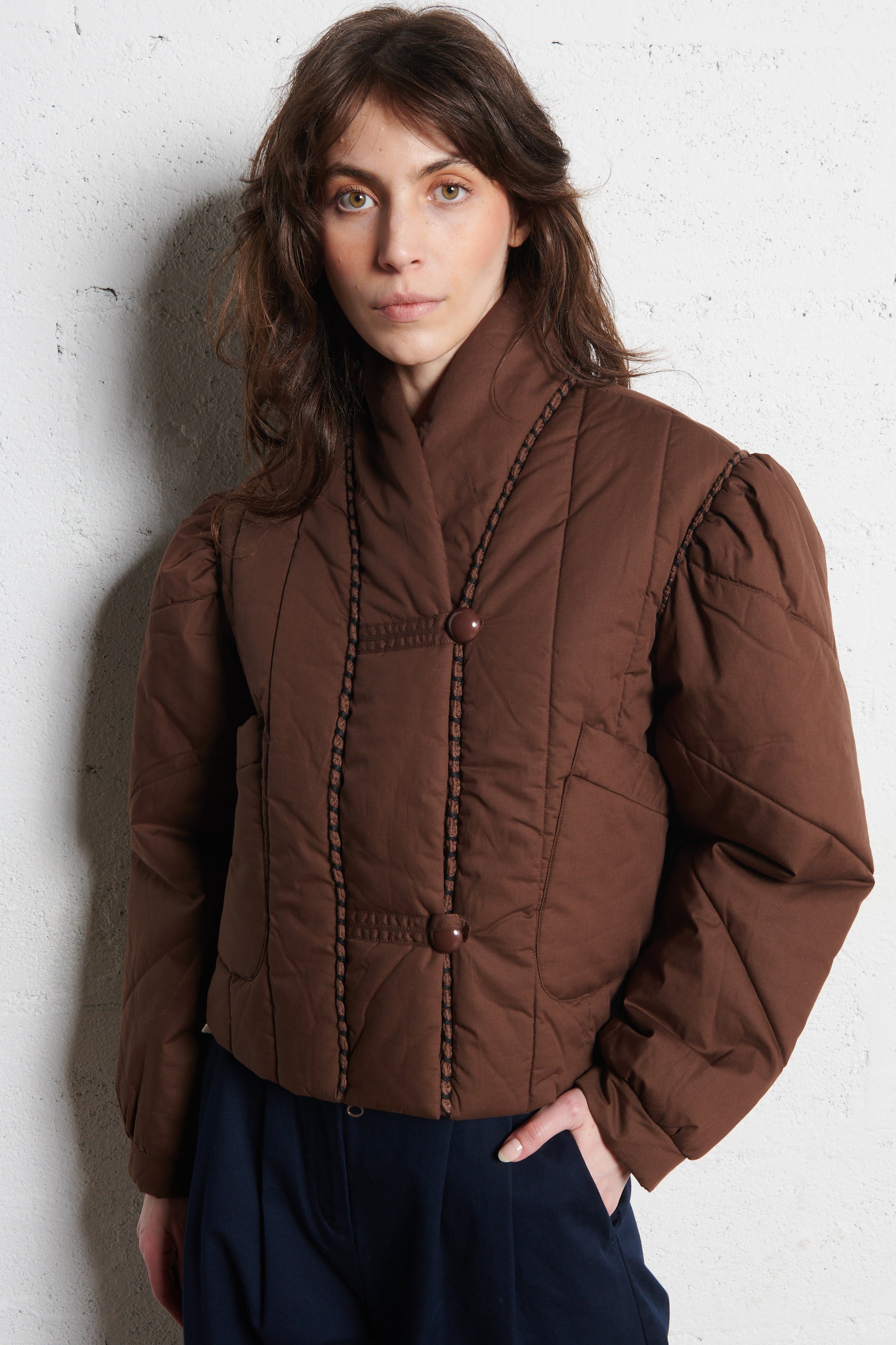 Weite, einfarbige Baumwolljacke mit Knöpfen ANTIK BATIK Braun