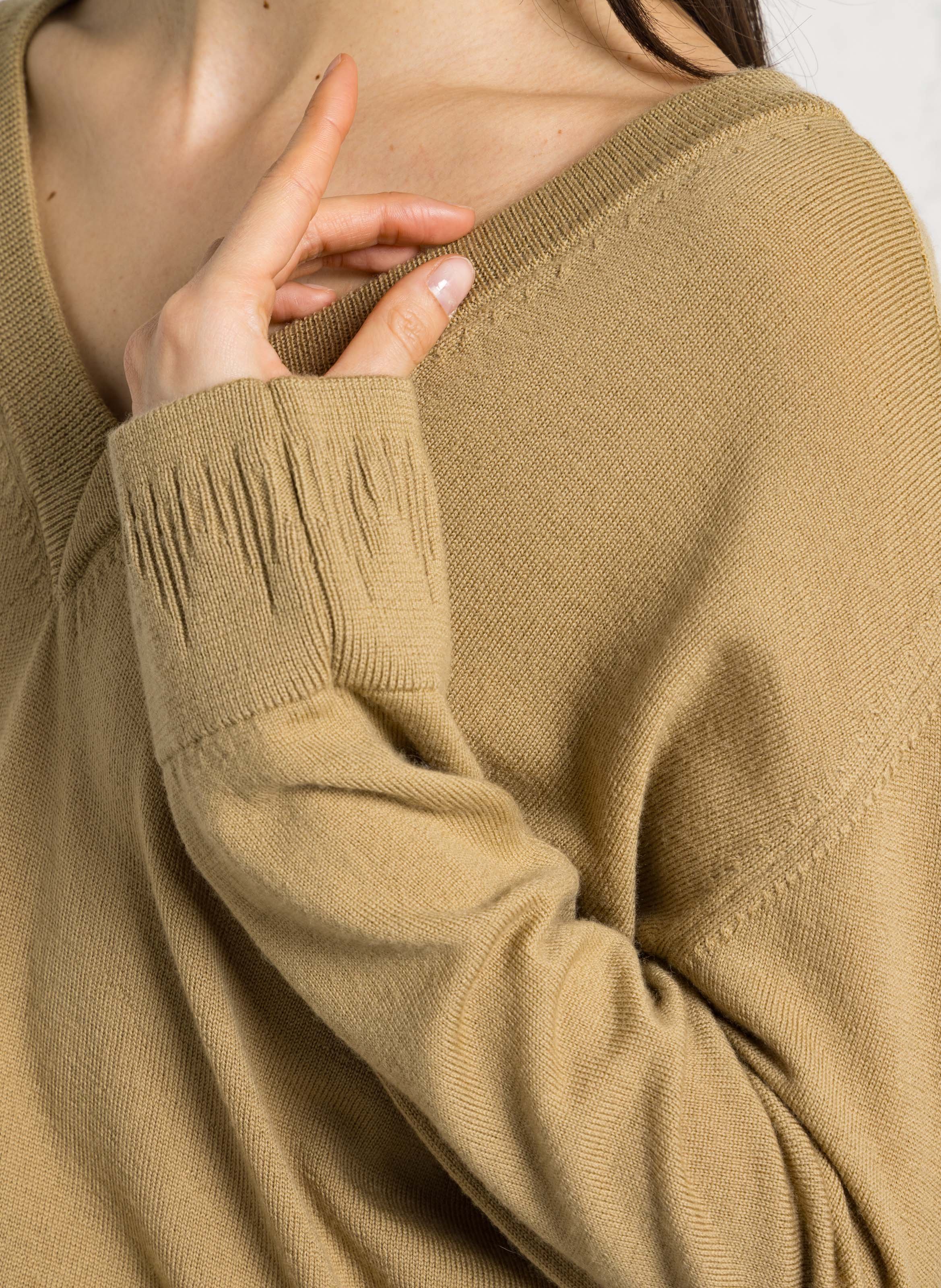 Loose-fit wool V-neck sweater MAISON ANJE Beige