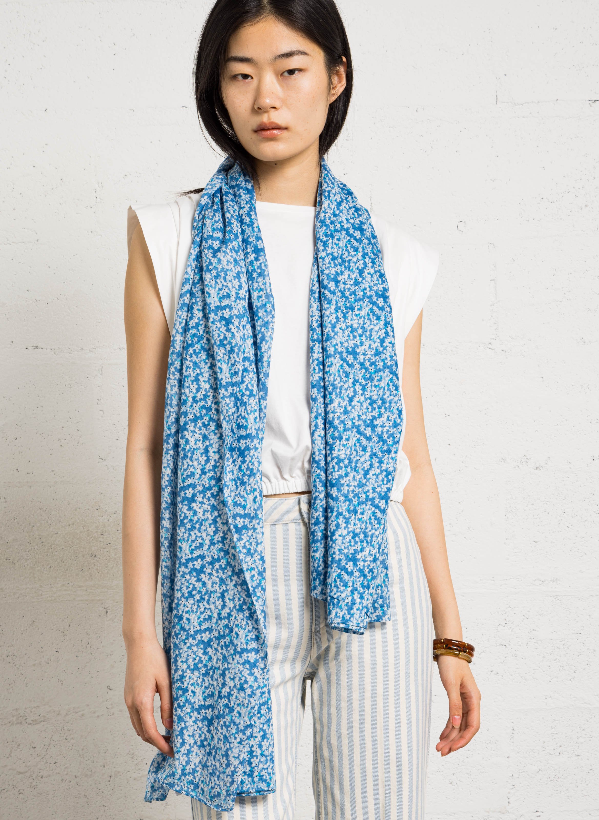 - 86 x 182 cm. AU PRINTEMPS PARIS Blauw