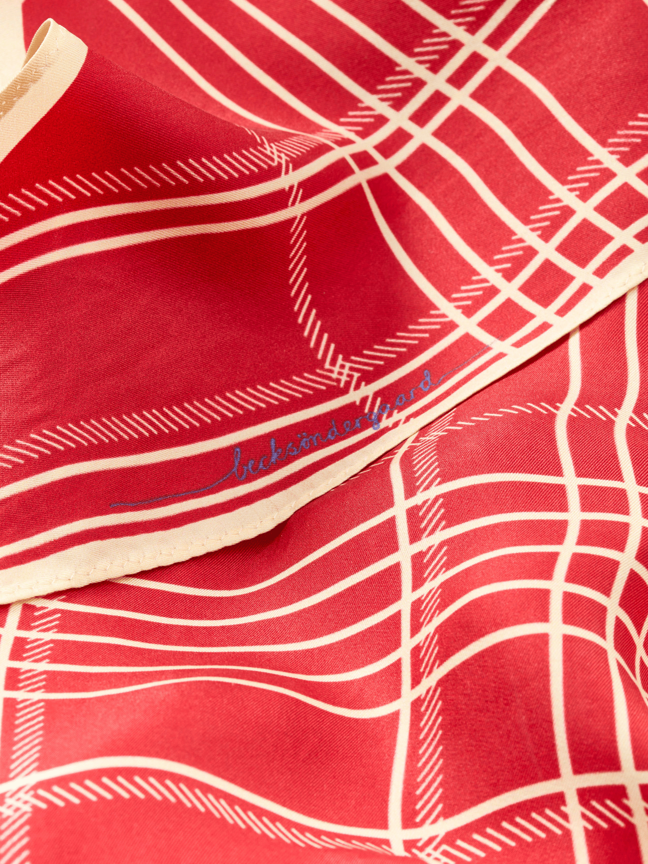 Silk triangle scarf BECKSONDERGAARD Red