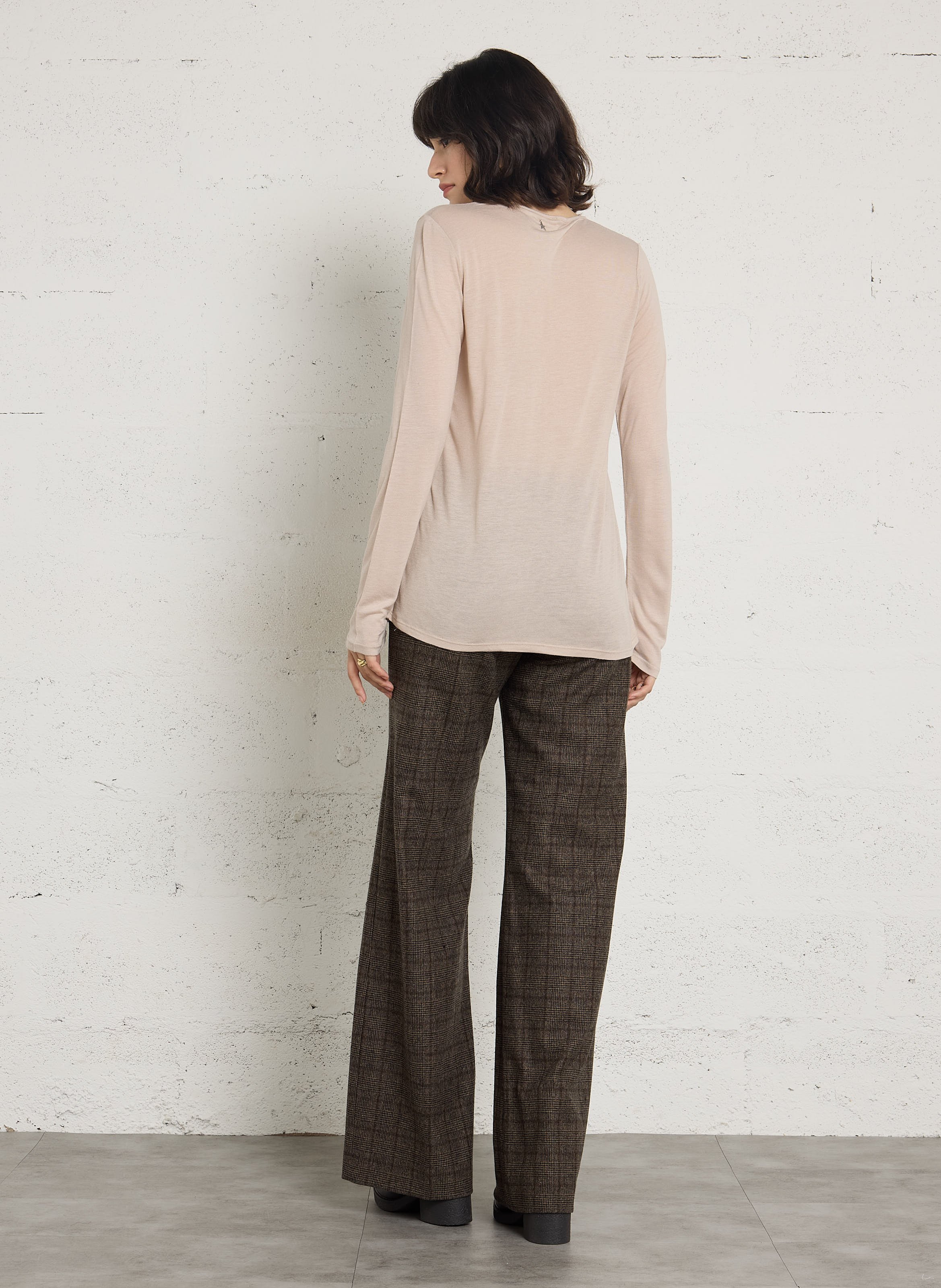 Gerader fließender Langarm-T-Shirt. SUD EXPRESS Beige