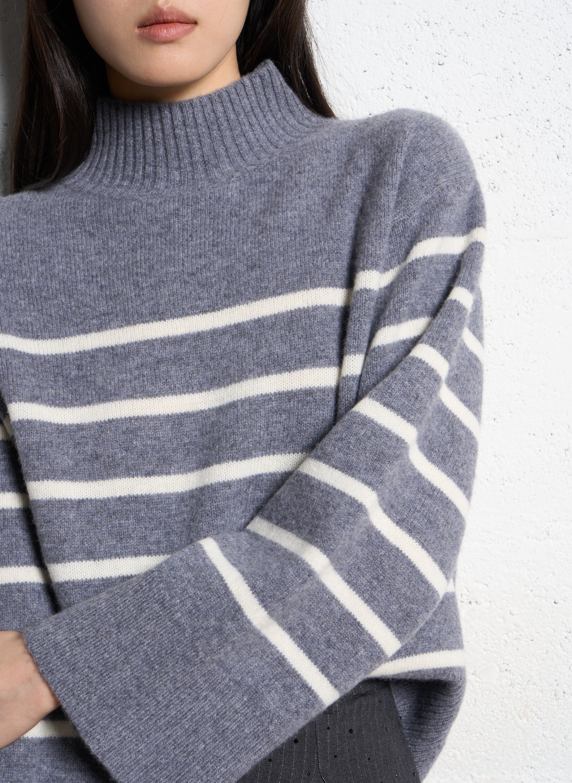 Pull ample col montant rayé en laine SUNCOO Gris